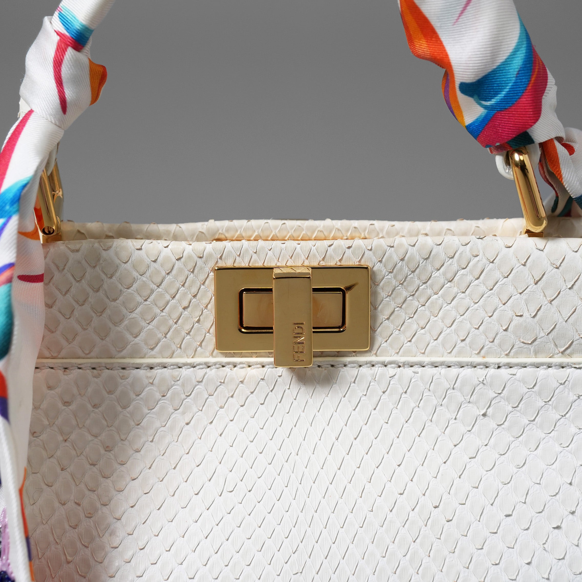 希少 FENDI フェンディ / ピーカーブー ミニ パイソン バッグ / 蛇革 スカーフ付き / WHITE /2WAY  ハンドバッグ ショルダーバッグ
