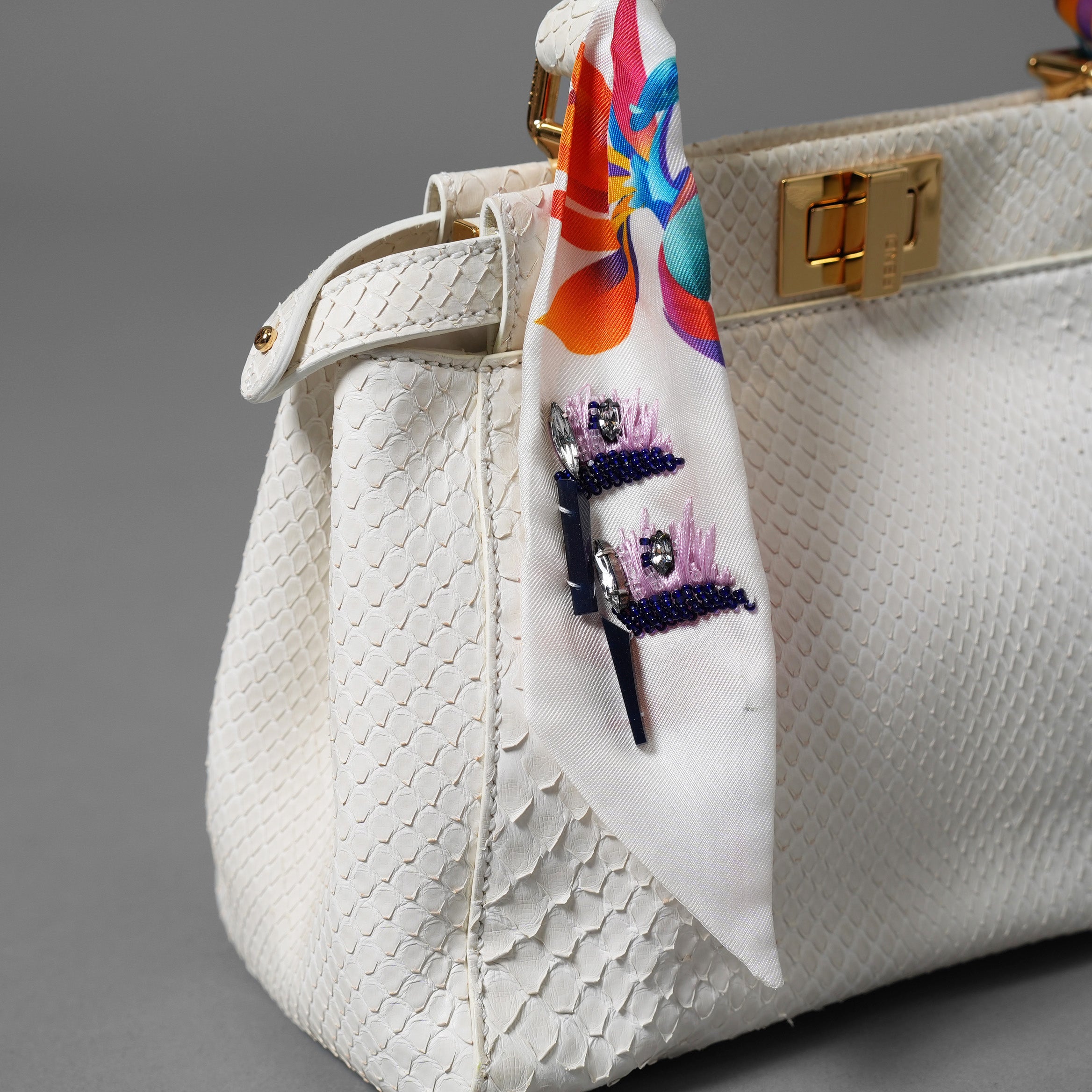 希少 FENDI フェンディ / ピーカーブー ミニ パイソン バッグ / 蛇革 スカーフ付き / WHITE /2WAY  ハンドバッグ ショルダーバッグ