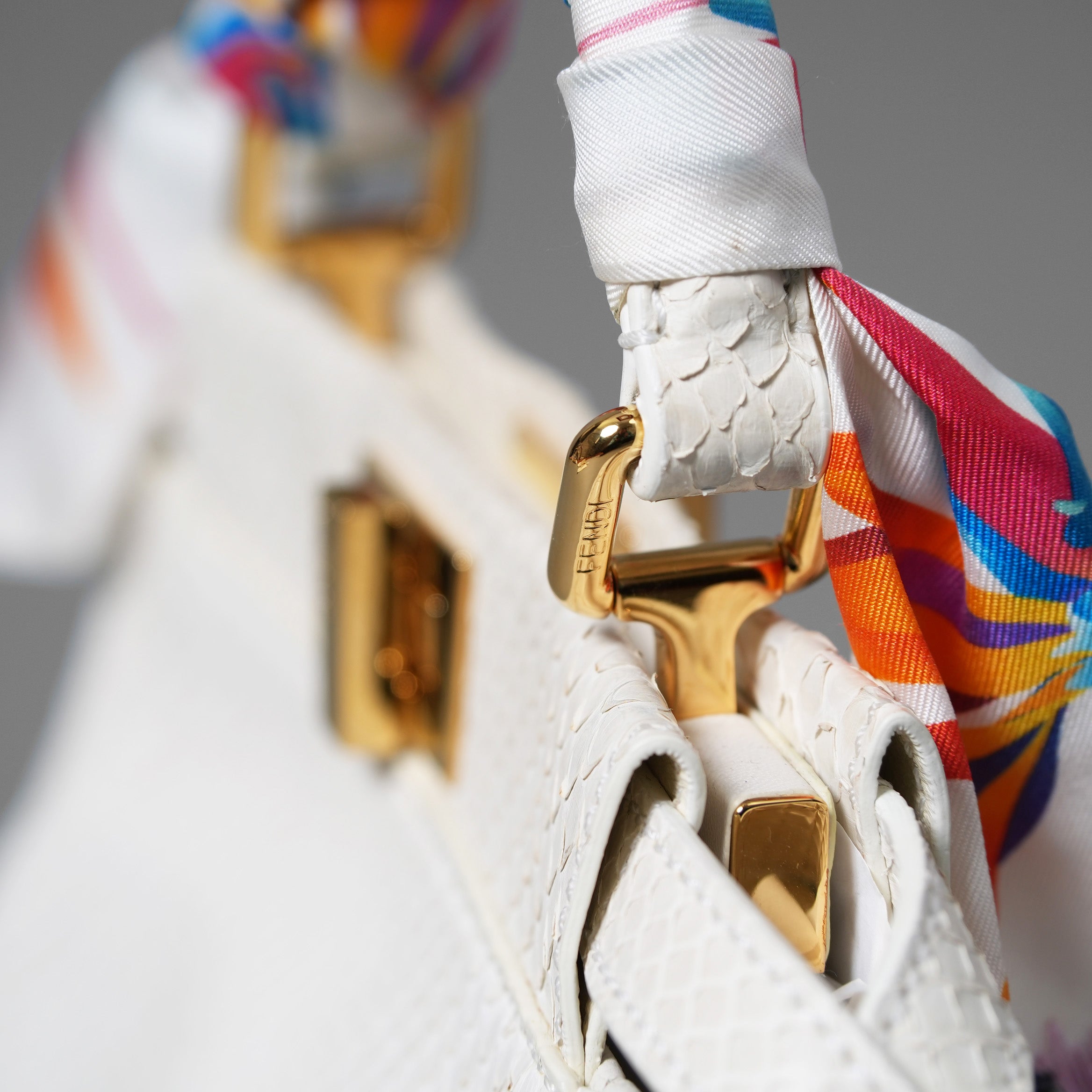 希少 FENDI フェンディ / ピーカーブー ミニ パイソン バッグ / 蛇革 スカーフ付き / WHITE /2WAY  ハンドバッグ ショルダーバッグ
