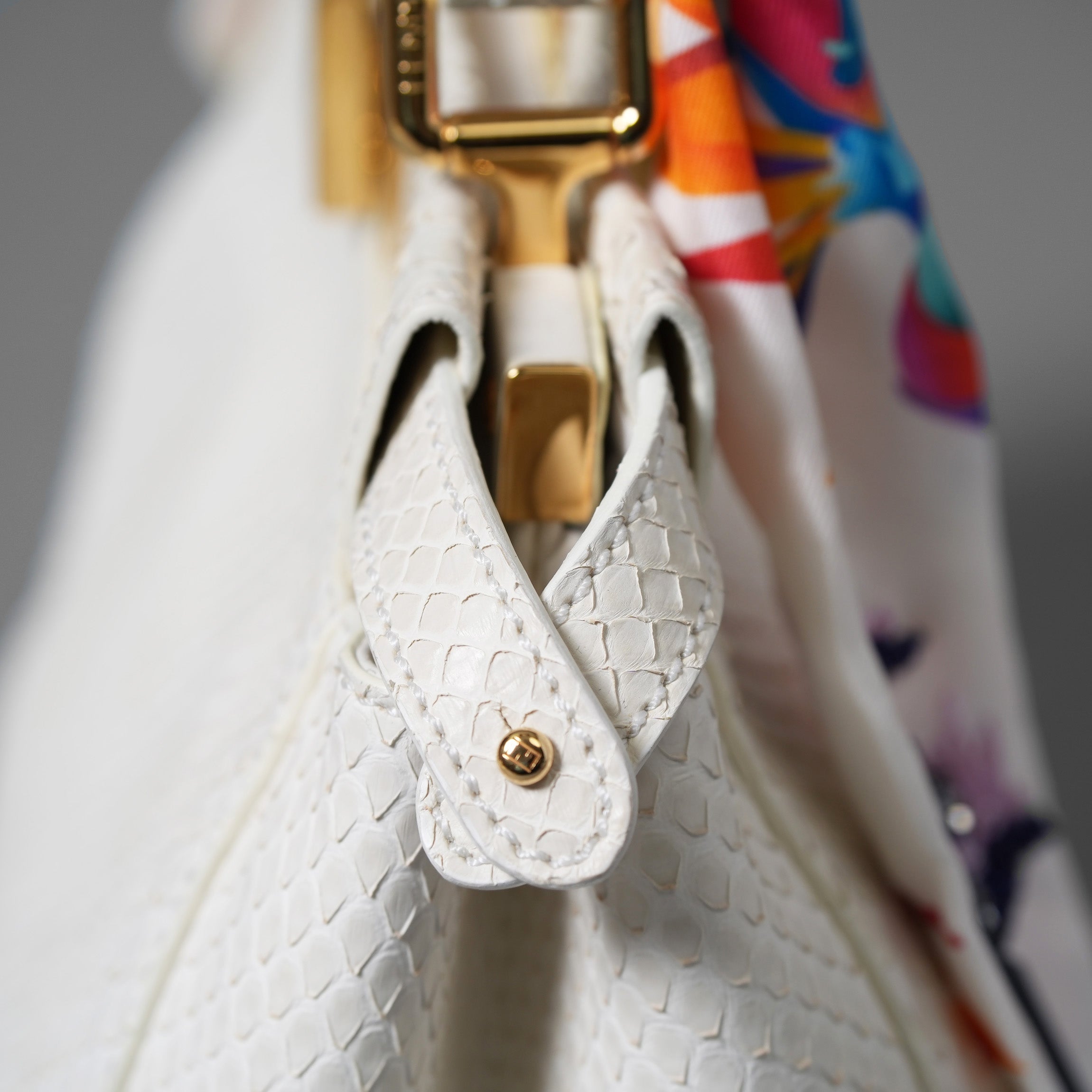 希少 FENDI フェンディ / ピーカーブー ミニ パイソン バッグ / 蛇革 スカーフ付き / WHITE /2WAY  ハンドバッグ ショルダーバッグ