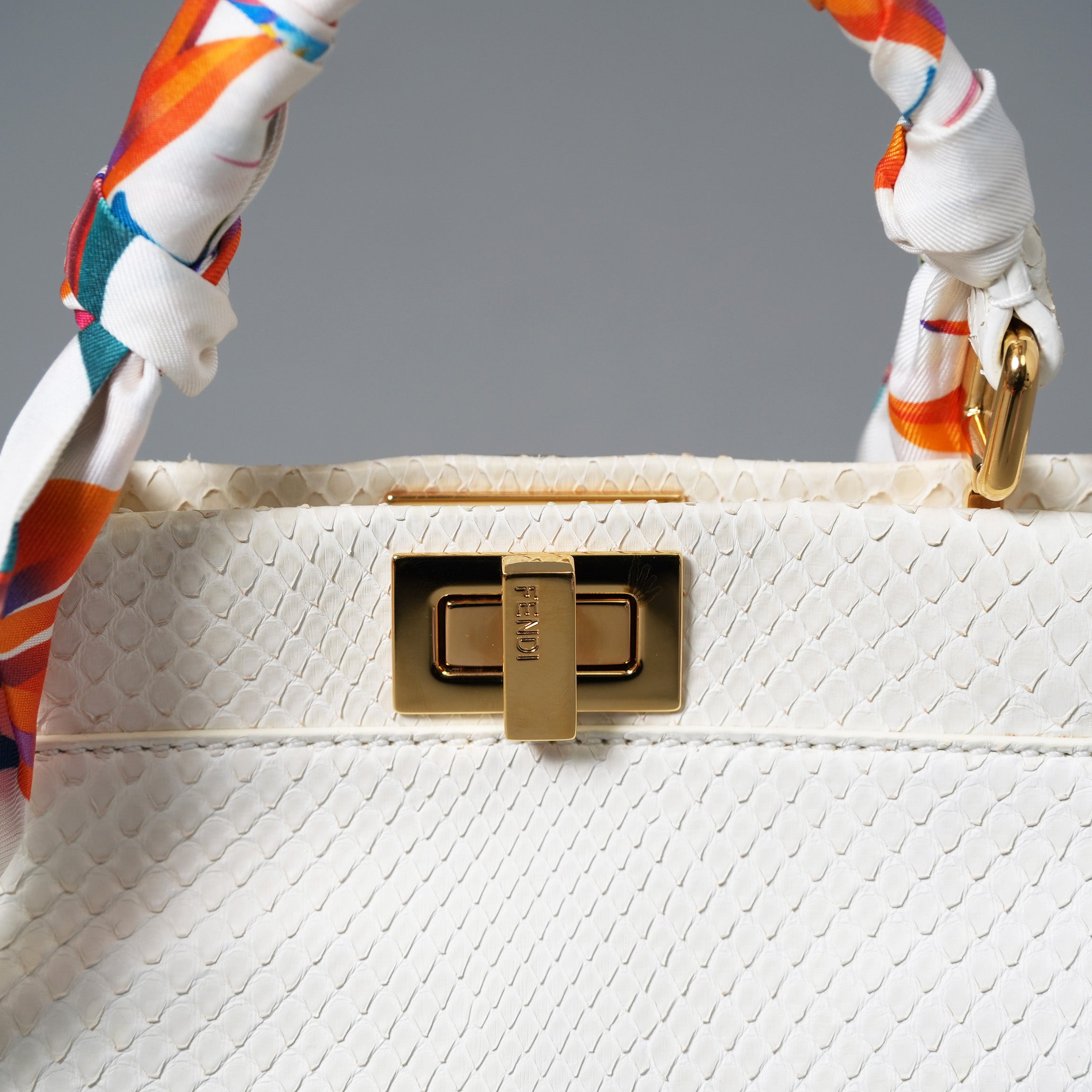 希少 FENDI フェンディ / ピーカーブー ミニ パイソン バッグ / 蛇革 スカーフ付き / WHITE /2WAY  ハンドバッグ ショルダーバッグ