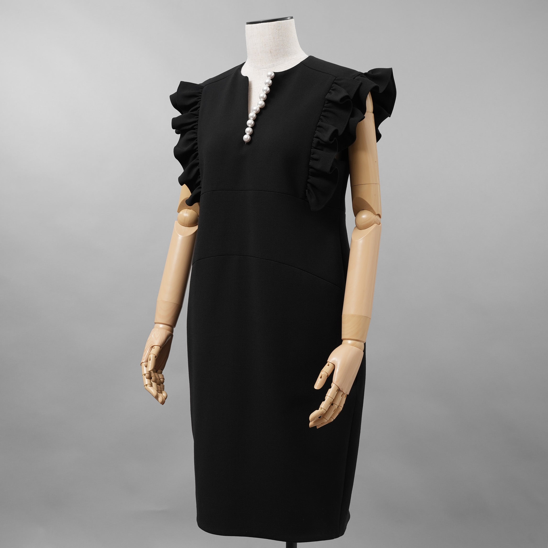 YOKO CHAN ヨーコチャン / 美品 24SS ラッフルスリーブパールスリットラインドレス ワンピース / YCD-124-913 / size 40 (BLACK) レディース