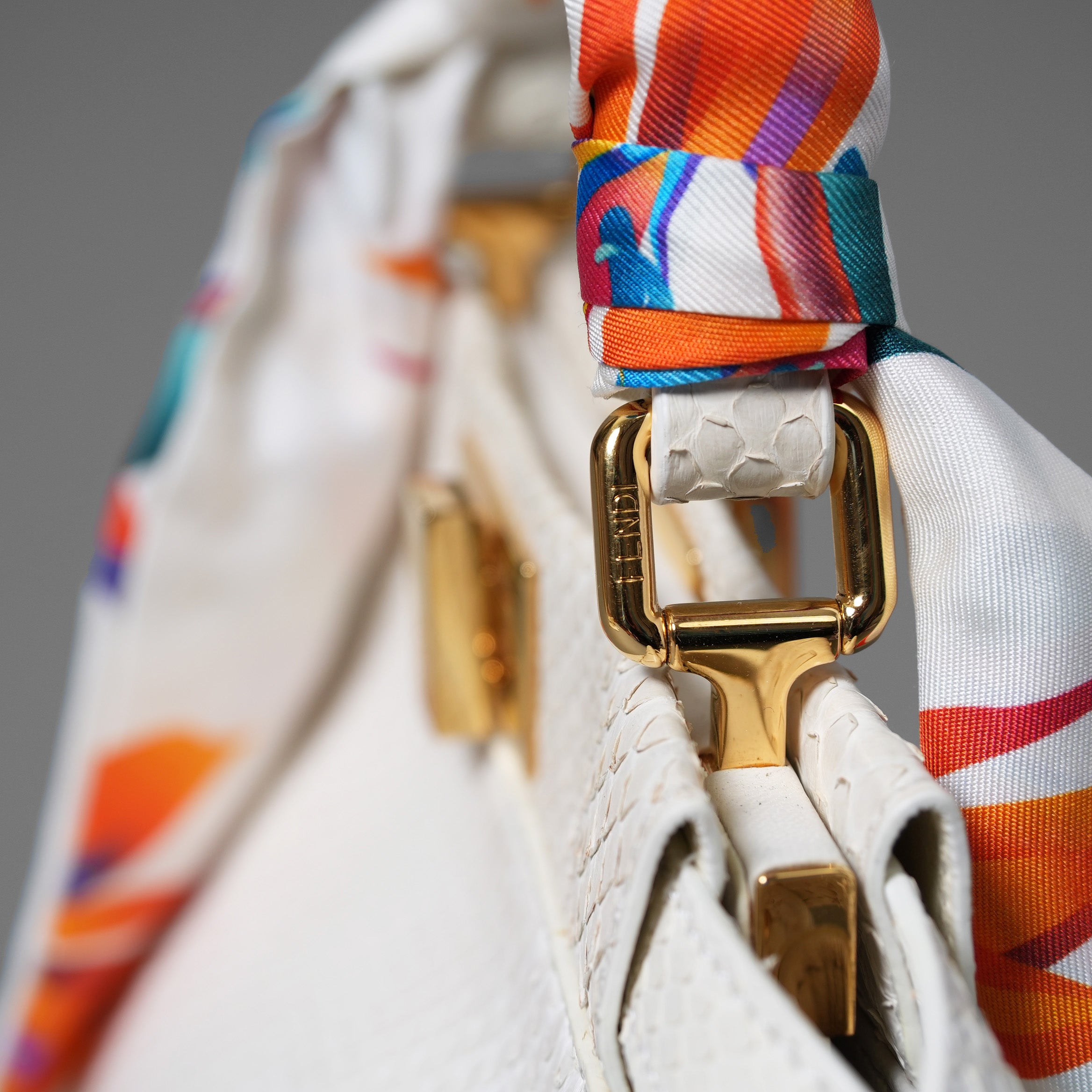 希少 FENDI フェンディ / ピーカーブー ミニ パイソン バッグ / 蛇革 スカーフ付き / WHITE /2WAY  ハンドバッグ ショルダーバッグ