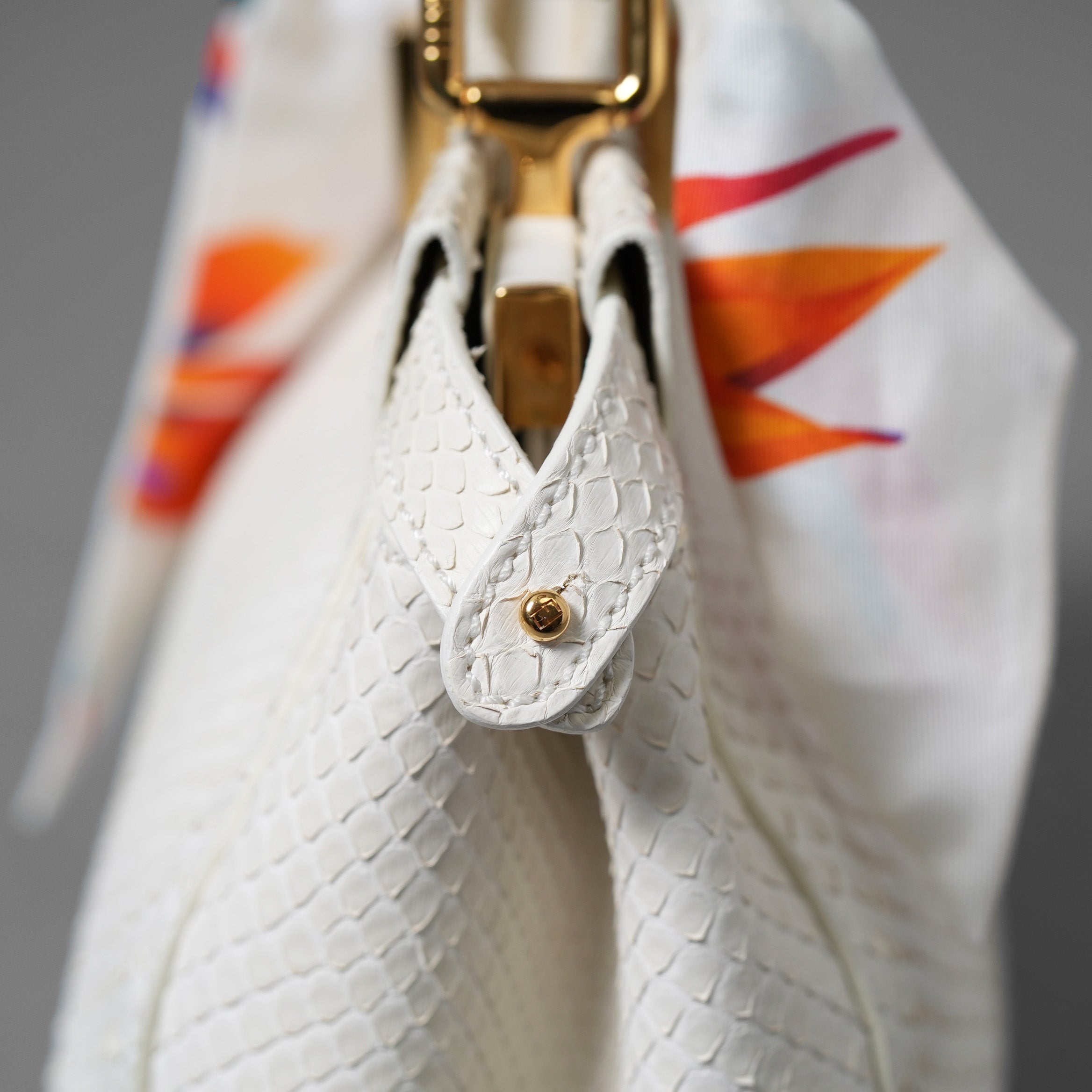 希少 FENDI フェンディ / ピーカーブー ミニ パイソン バッグ / 蛇革 スカーフ付き / WHITE /2WAY  ハンドバッグ ショルダーバッグ