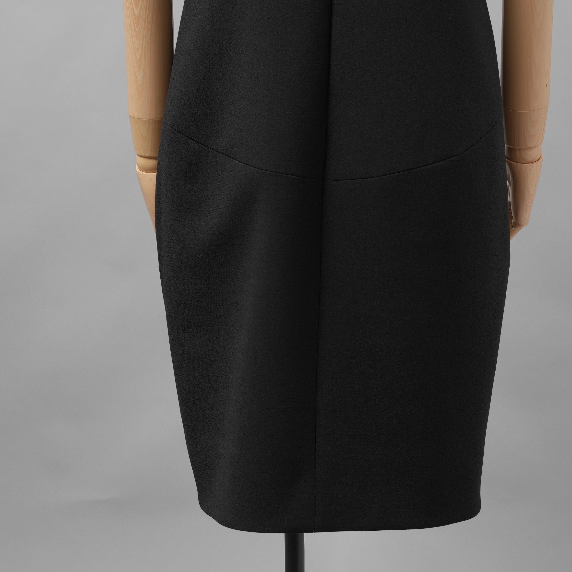 YOKO CHAN ヨーコチャン / 美品 24SS ラッフルスリーブパールスリットラインドレス ワンピース / YCD-124-913 / size 40 (BLACK) レディース
