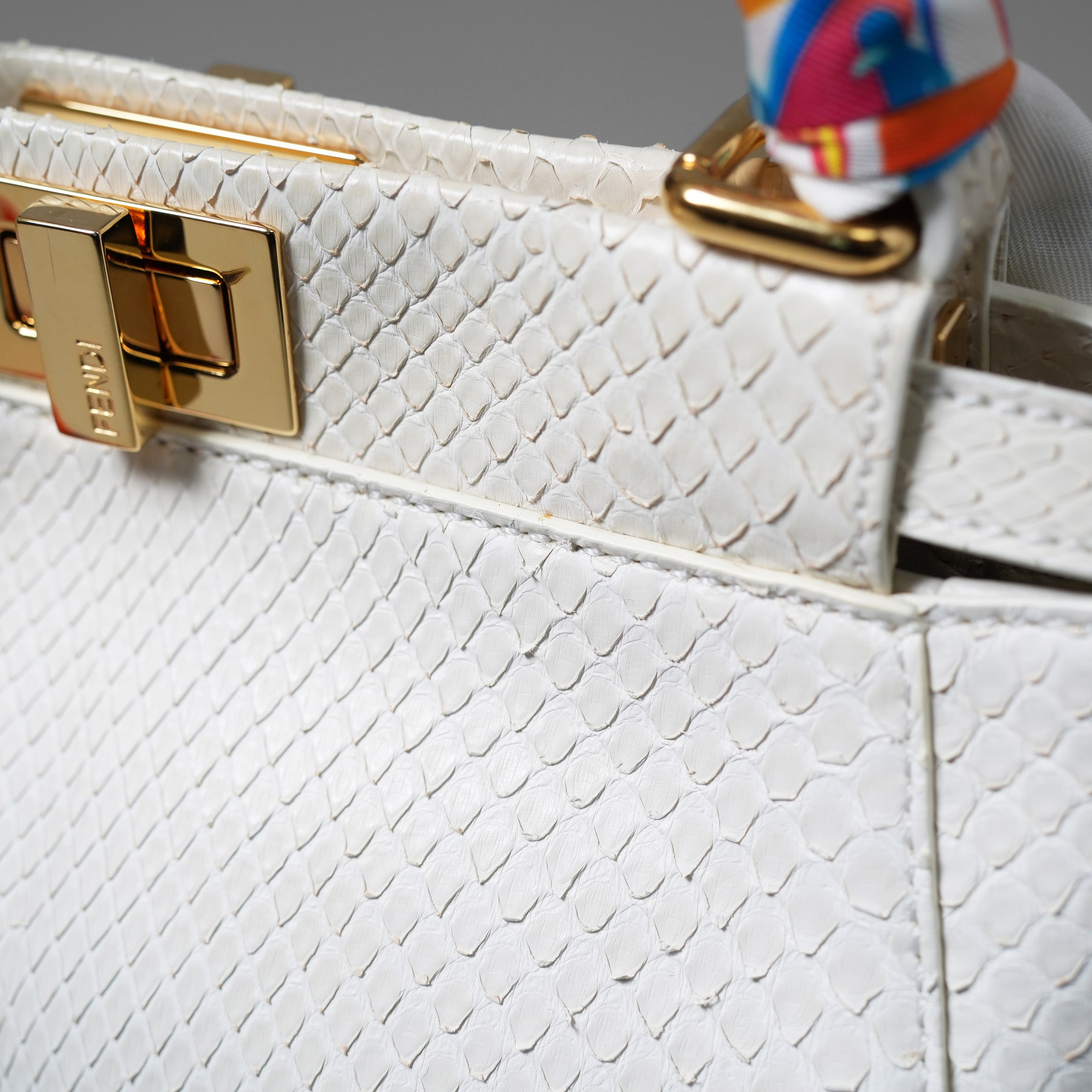 希少 FENDI フェンディ / ピーカーブー ミニ パイソン バッグ / 蛇革 スカーフ付き / WHITE /2WAY  ハンドバッグ ショルダーバッグ