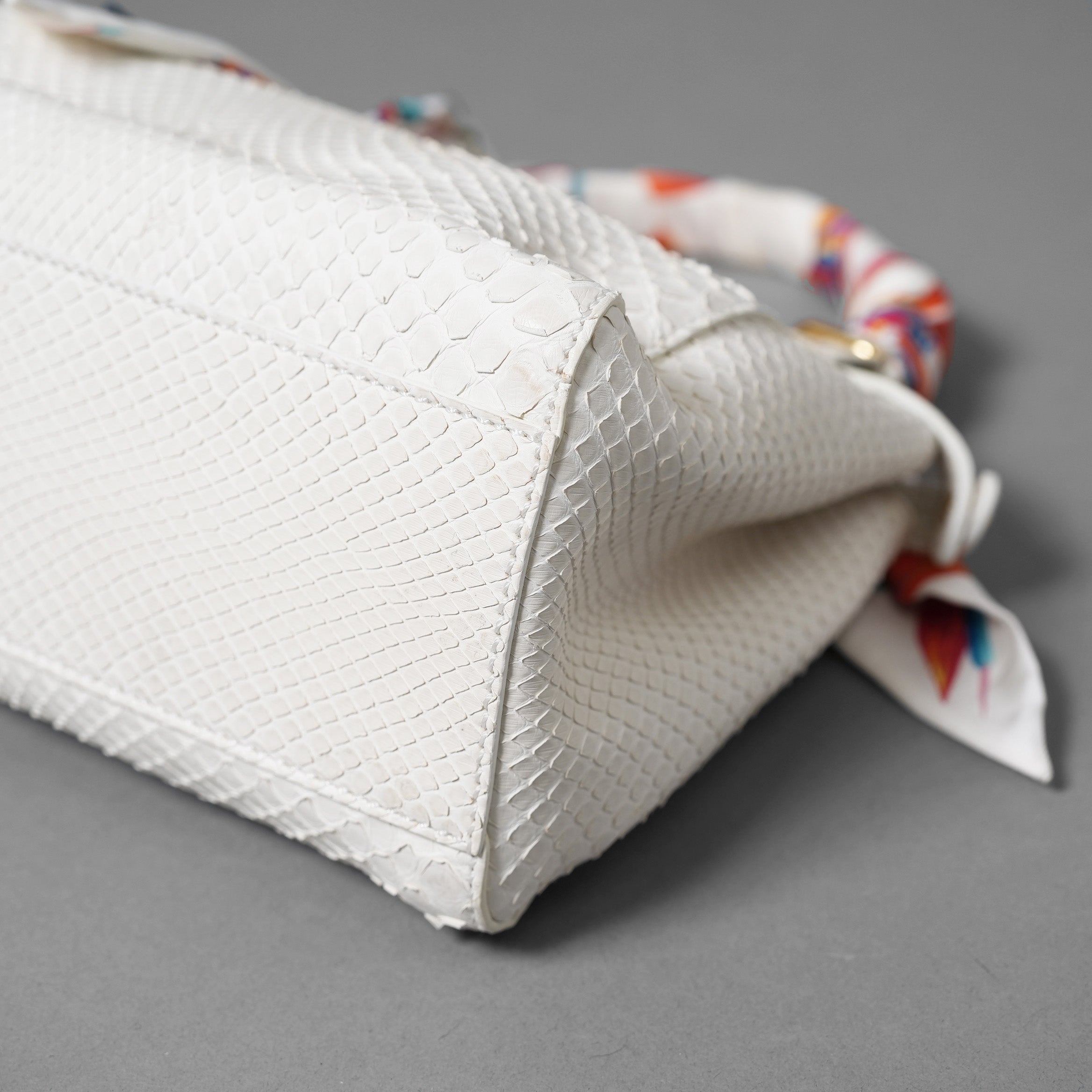 希少 FENDI フェンディ / ピーカーブー ミニ パイソン バッグ / 蛇革 スカーフ付き / WHITE /2WAY  ハンドバッグ ショルダーバッグ