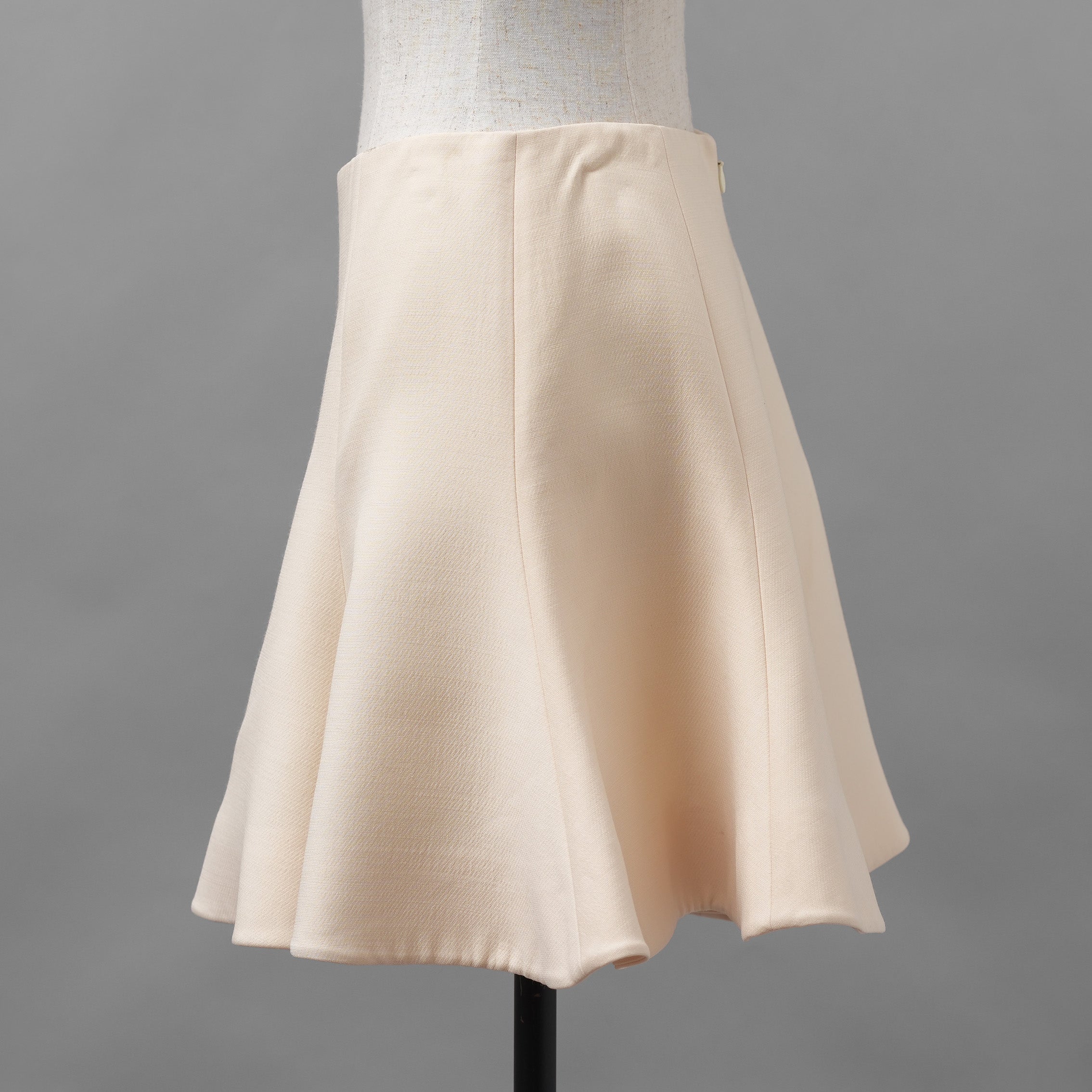 VALENTINO ヴァレンティノ / 18AW フレアミニスカート / QB2RA3N11CF / size 40 (IVORY) レディース
