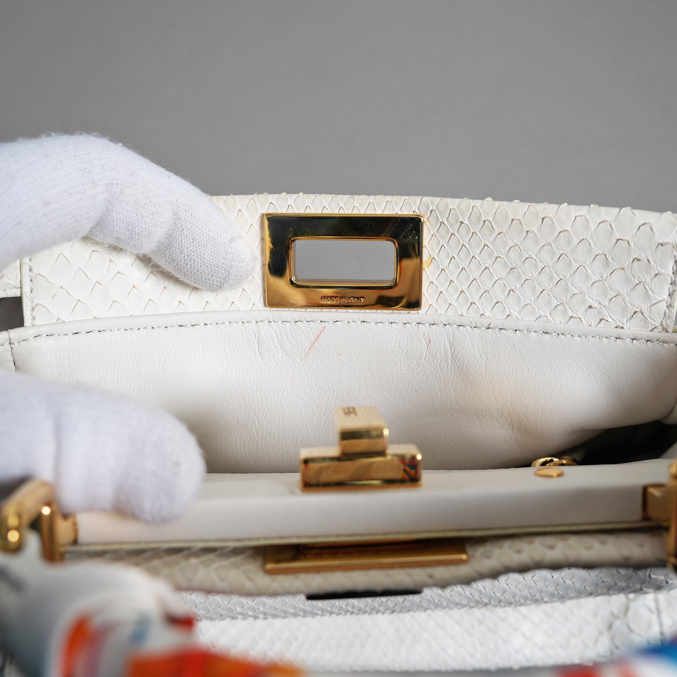 希少 FENDI フェンディ / ピーカーブー ミニ パイソン バッグ / 蛇革 スカーフ付き / WHITE /2WAY  ハンドバッグ ショルダーバッグ