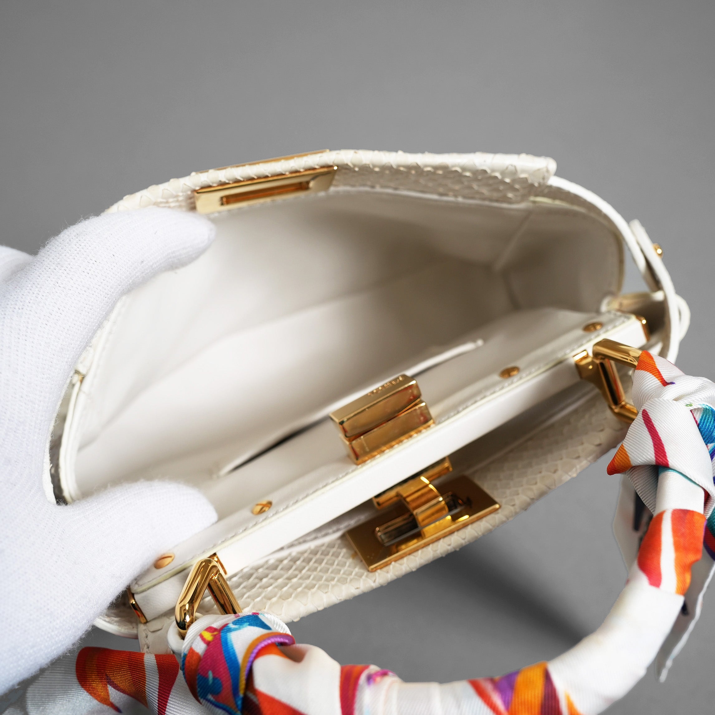 希少 FENDI フェンディ / ピーカーブー ミニ パイソン バッグ / 蛇革 スカーフ付き / WHITE /2WAY  ハンドバッグ ショルダーバッグ