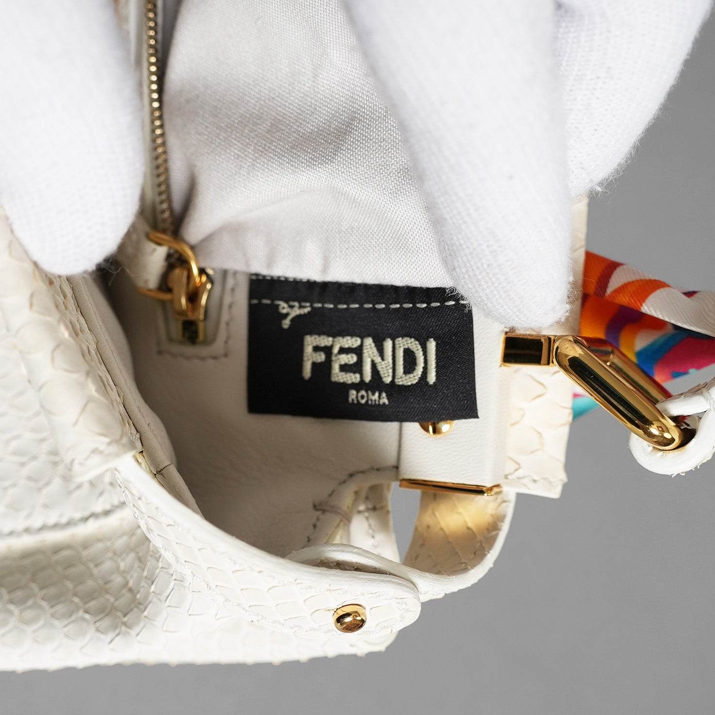 希少 FENDI フェンディ / ピーカーブー ミニ パイソン バッグ / 蛇革 スカーフ付き / WHITE /2WAY  ハンドバッグ ショルダーバッグ