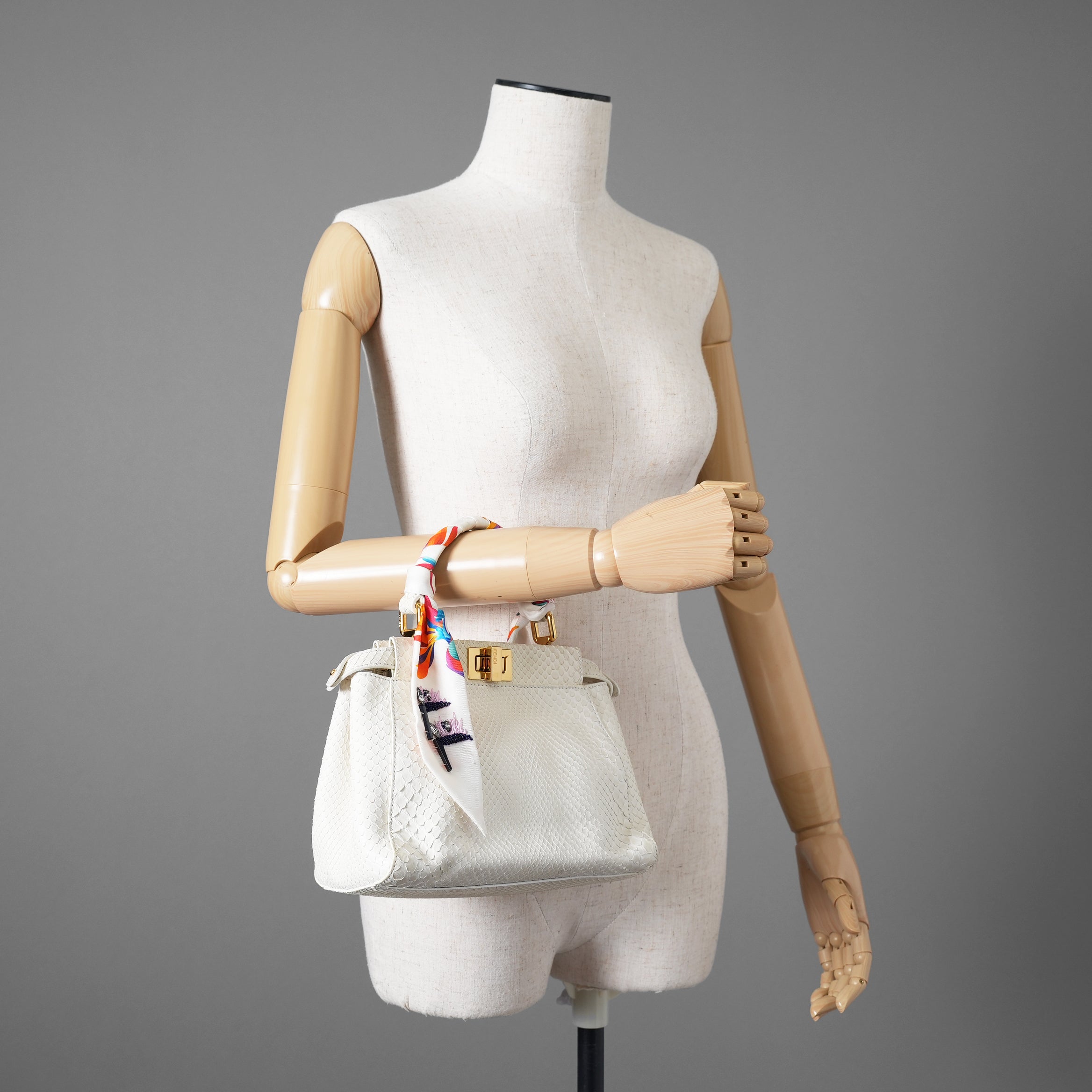 希少 FENDI フェンディ / ピーカーブー ミニ パイソン バッグ / 蛇革 スカーフ付き / WHITE /2WAY  ハンドバッグ ショルダーバッグ