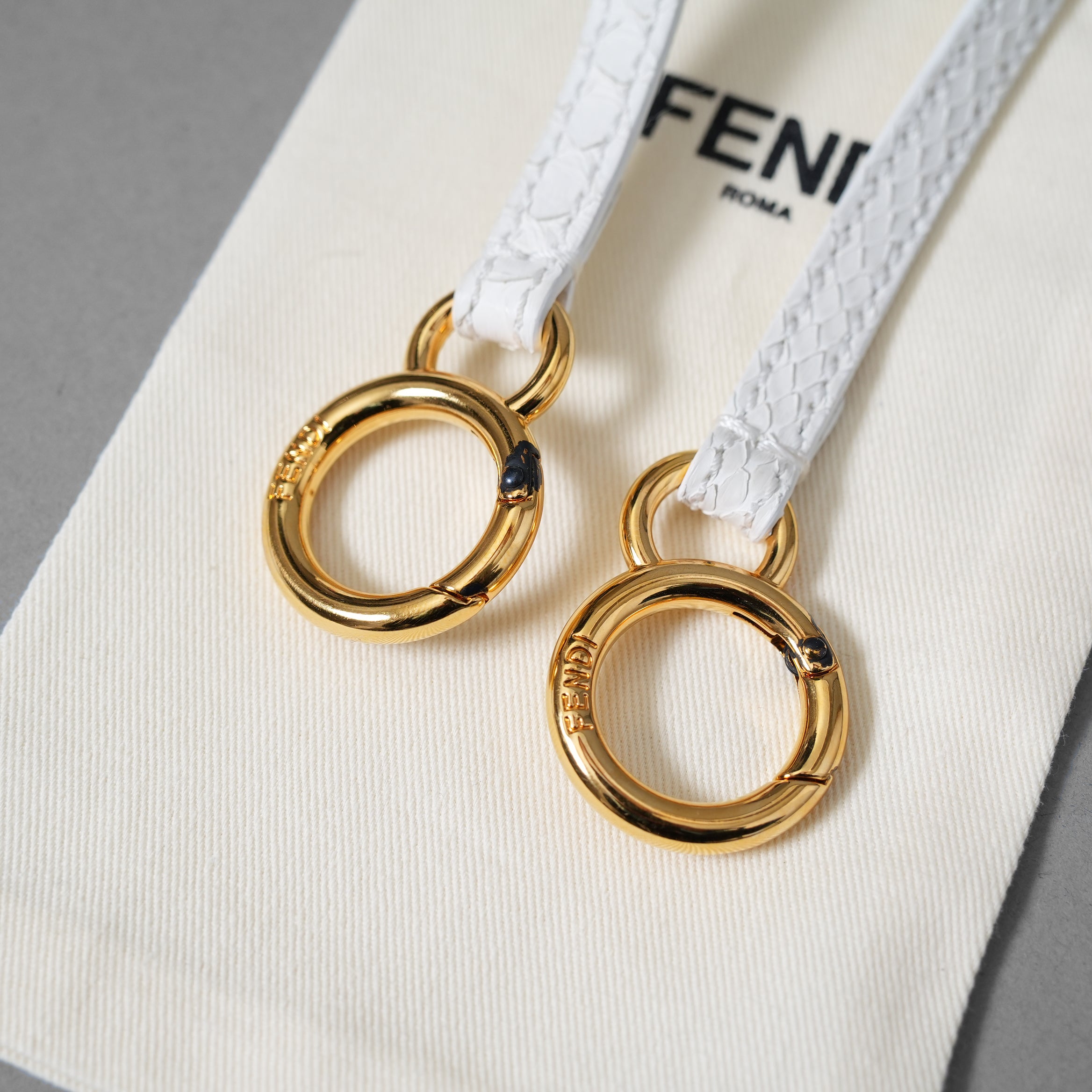 希少 FENDI フェンディ / ピーカーブー ミニ パイソン バッグ / 蛇革 スカーフ付き / WHITE /2WAY  ハンドバッグ ショルダーバッグ