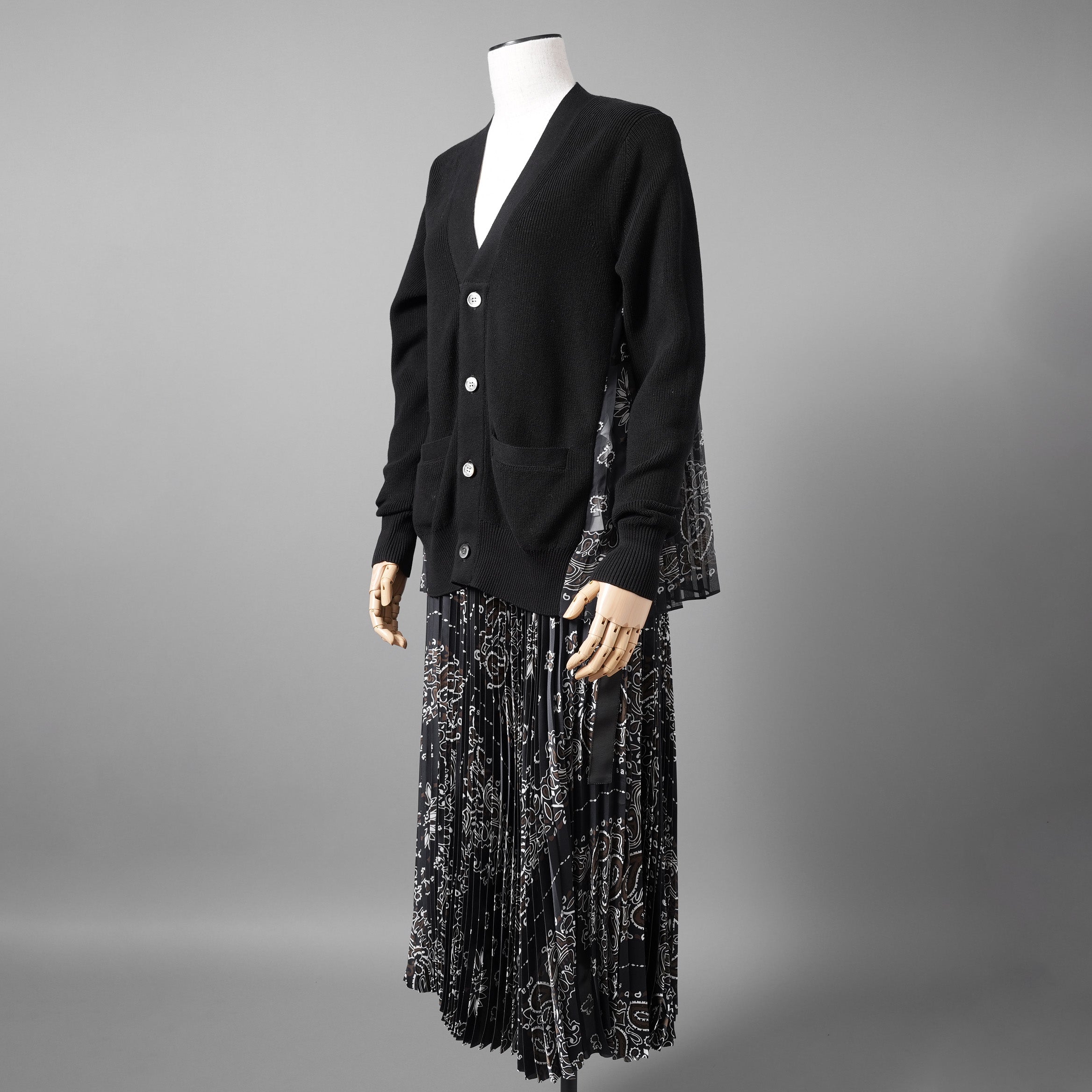 sacaiサカイ / 23SS 美品 Bandana Print Skirt バンダナプリント プリーツ スカート / 23-06801 / size 1 (BLACK) レディース