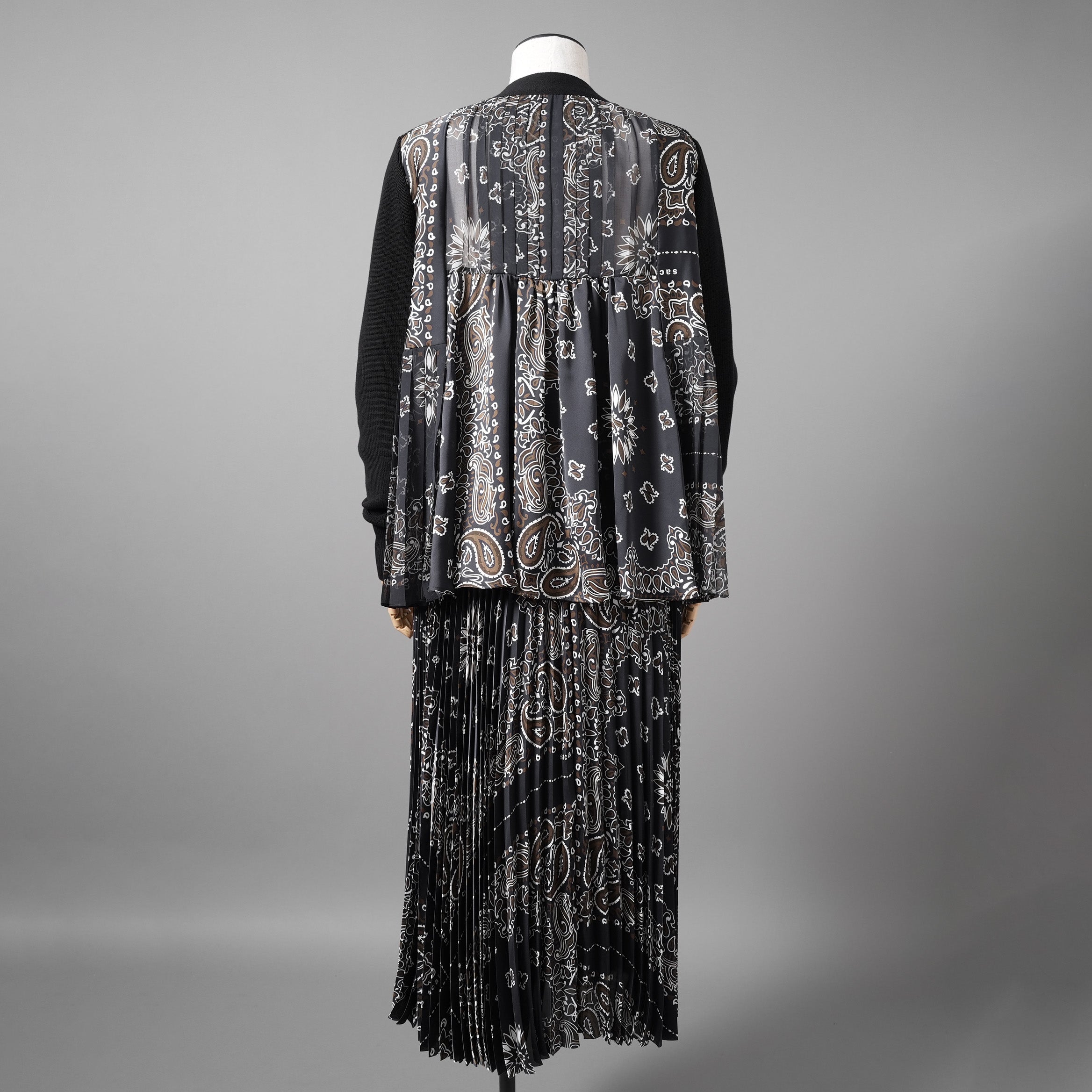 sacaiサカイ / 23SS 美品 Bandana Print Skirt バンダナプリント プリーツ スカート / 23-06801 / size 1 (BLACK) レディース