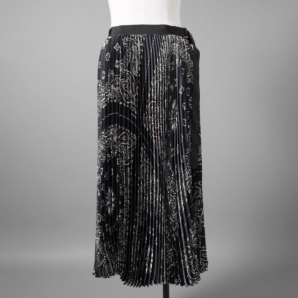 sacaiサカイ / 23SS 美品 Bandana Print Skirt バンダナプリント プリーツ スカート / 23-06801 / size 1 (BLACK) レディース