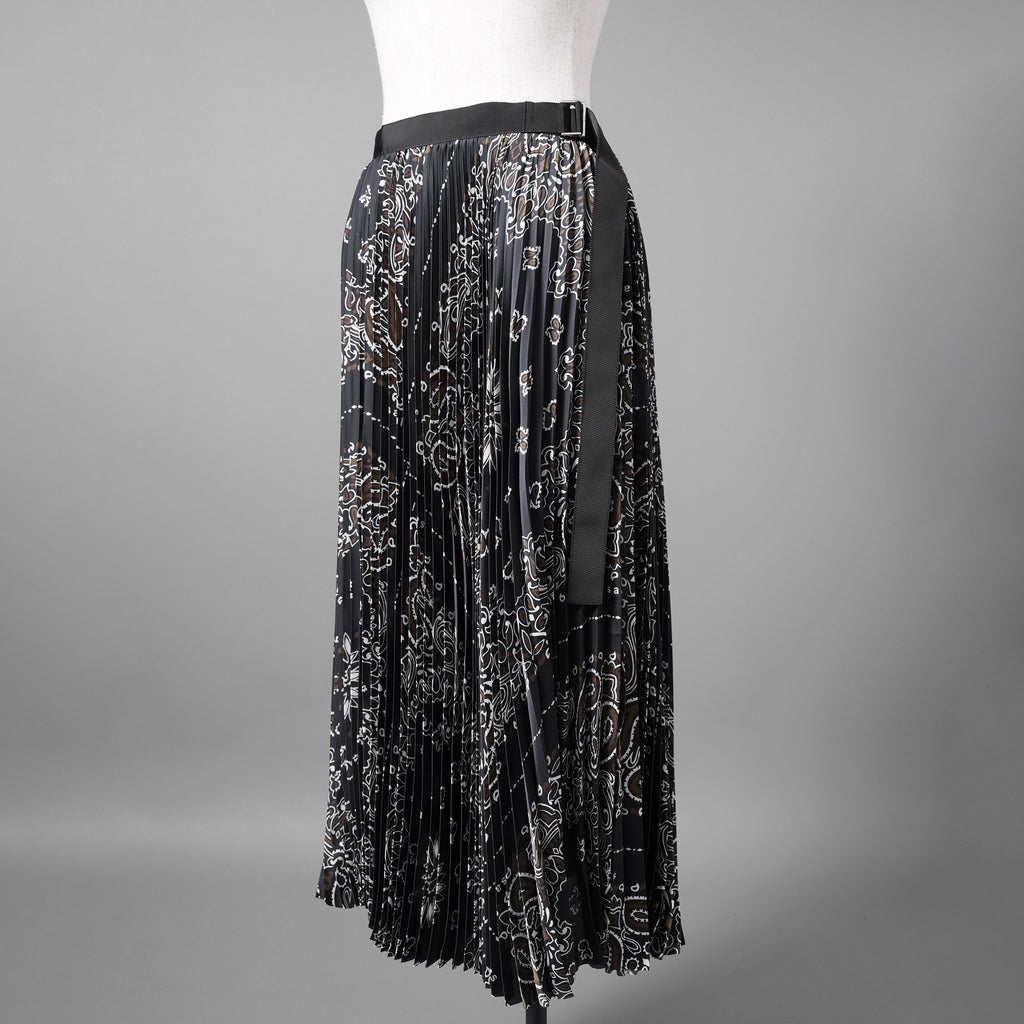 sacaiサカイ / 23SS 美品 Bandana Print Skirt バンダナプリント プリーツ スカート / 23-06801 / size 1 (BLACK) レディース