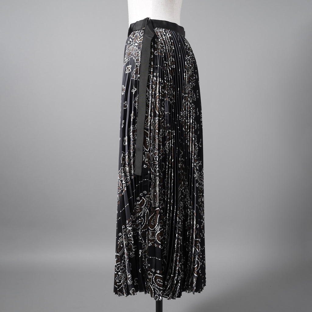 sacaiサカイ / 23SS 美品 Bandana Print Skirt バンダナプリント プリーツ スカート / 23-06801 / size 1 (BLACK) レディース