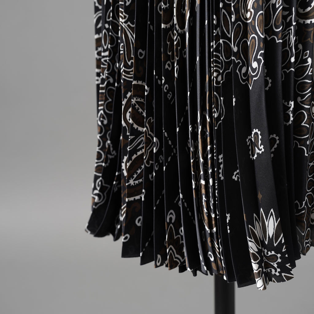 sacaiサカイ / 23SS 美品 Bandana Print Skirt バンダナプリント プリーツ スカート / 23-06801 / size 1 (BLACK) レディース