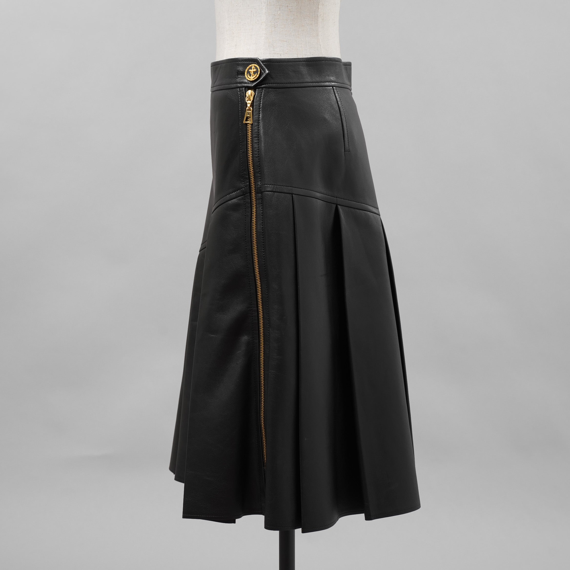 希少 LOUIS VUITTON ルイヴィトン / 美品 21AW ラムスキン アシンメトリー レザー プリーツ スカート / 1A91Y5 / size 38 (BLACK) レディース