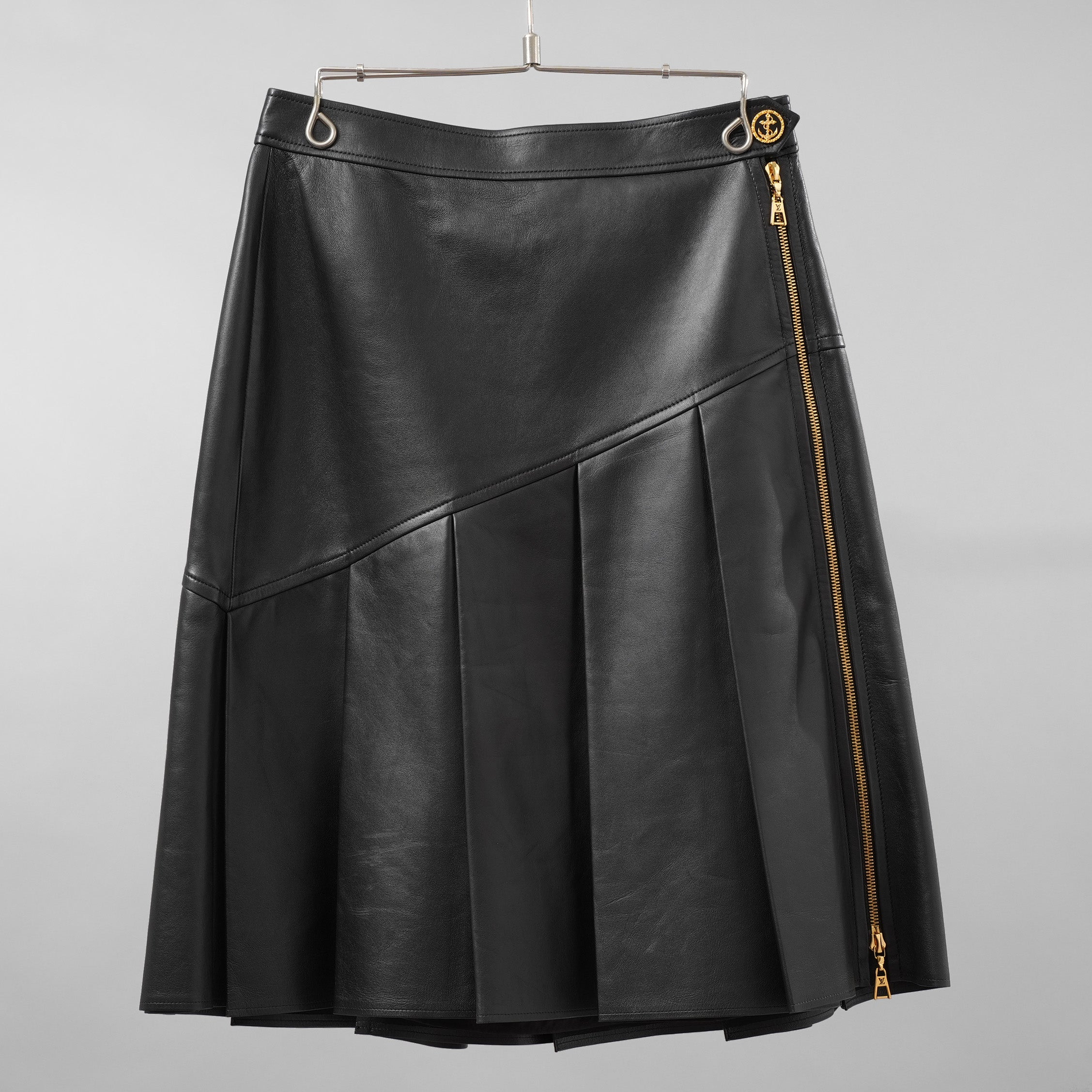 希少 LOUIS VUITTON ルイヴィトン / 美品 21AW ラムスキン アシンメトリー レザー プリーツ スカート / 1A91Y5 / size 38 (BLACK) レディース