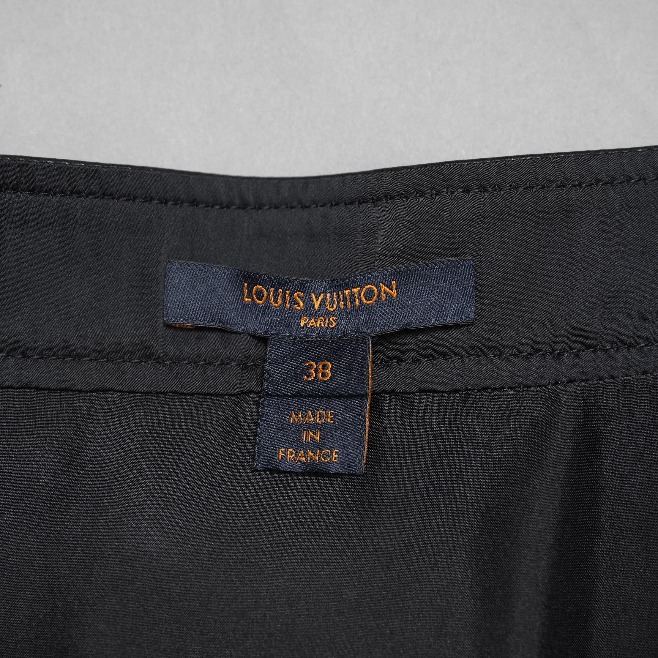 希少 LOUIS VUITTON ルイヴィトン / 美品 21AW ラムスキン アシンメトリー レザー プリーツ スカート / 1A91Y5 / size 38 (BLACK) レディース