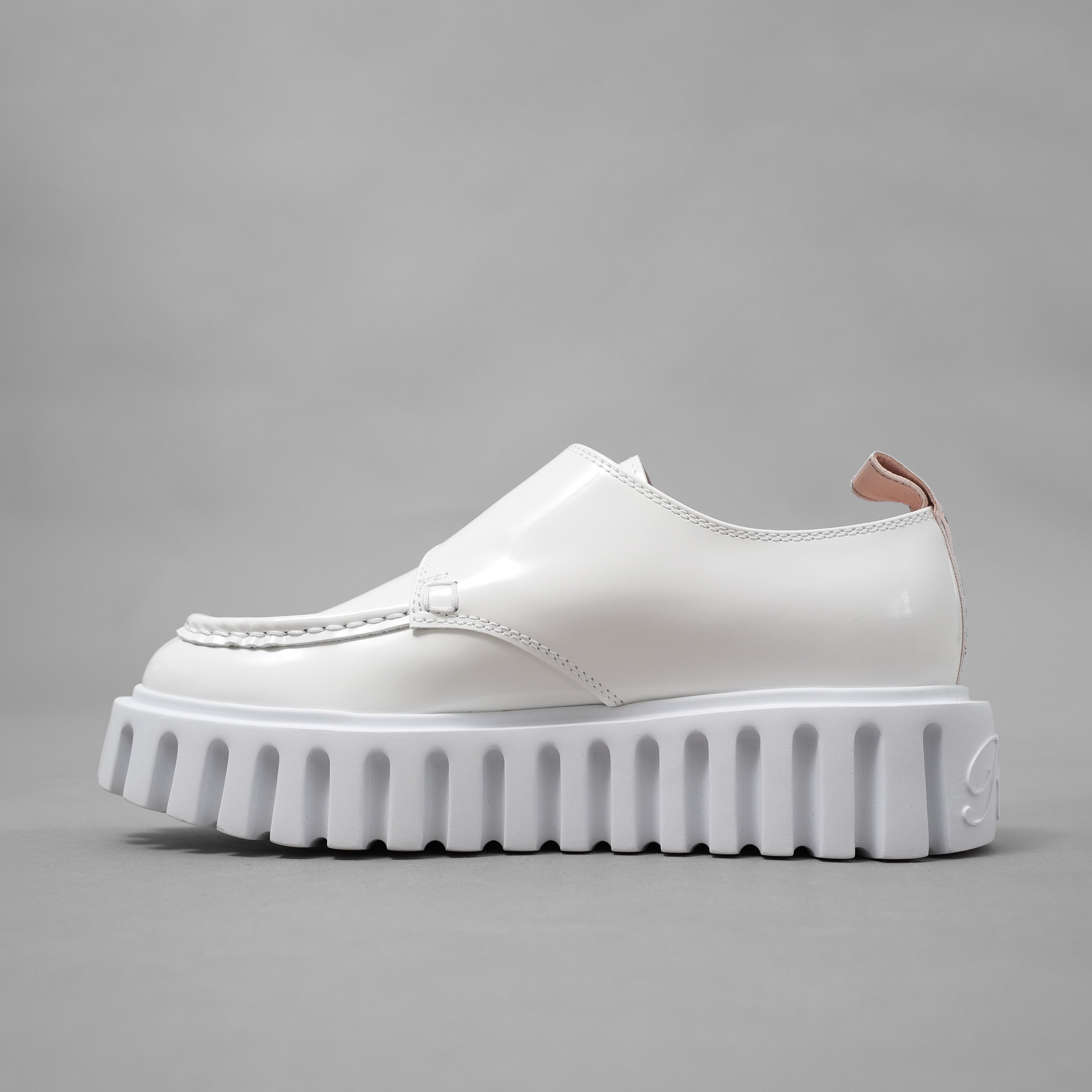 Roger Vivier ロジェ ヴィヴィエ / 美品 22SS Viv' Go-Thick ヴィヴ ゴー シック ストラス バックル パテントレザー ローファー 厚底 シューズ / size 36 (23cm) WHITE レディース