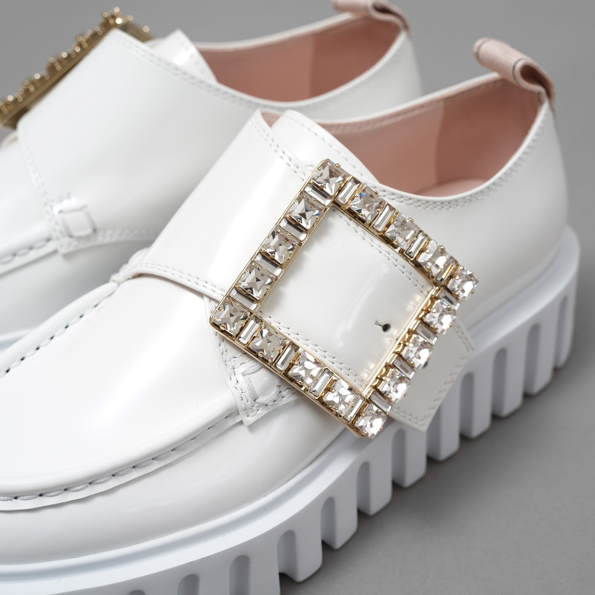 Roger Vivier ロジェ ヴィヴィエ / 美品 22SS Viv' Go-Thick ヴィヴ ゴー シック ストラス バックル パテントレザー ローファー 厚底 シューズ / size 36 (23cm) WHITE レディース
