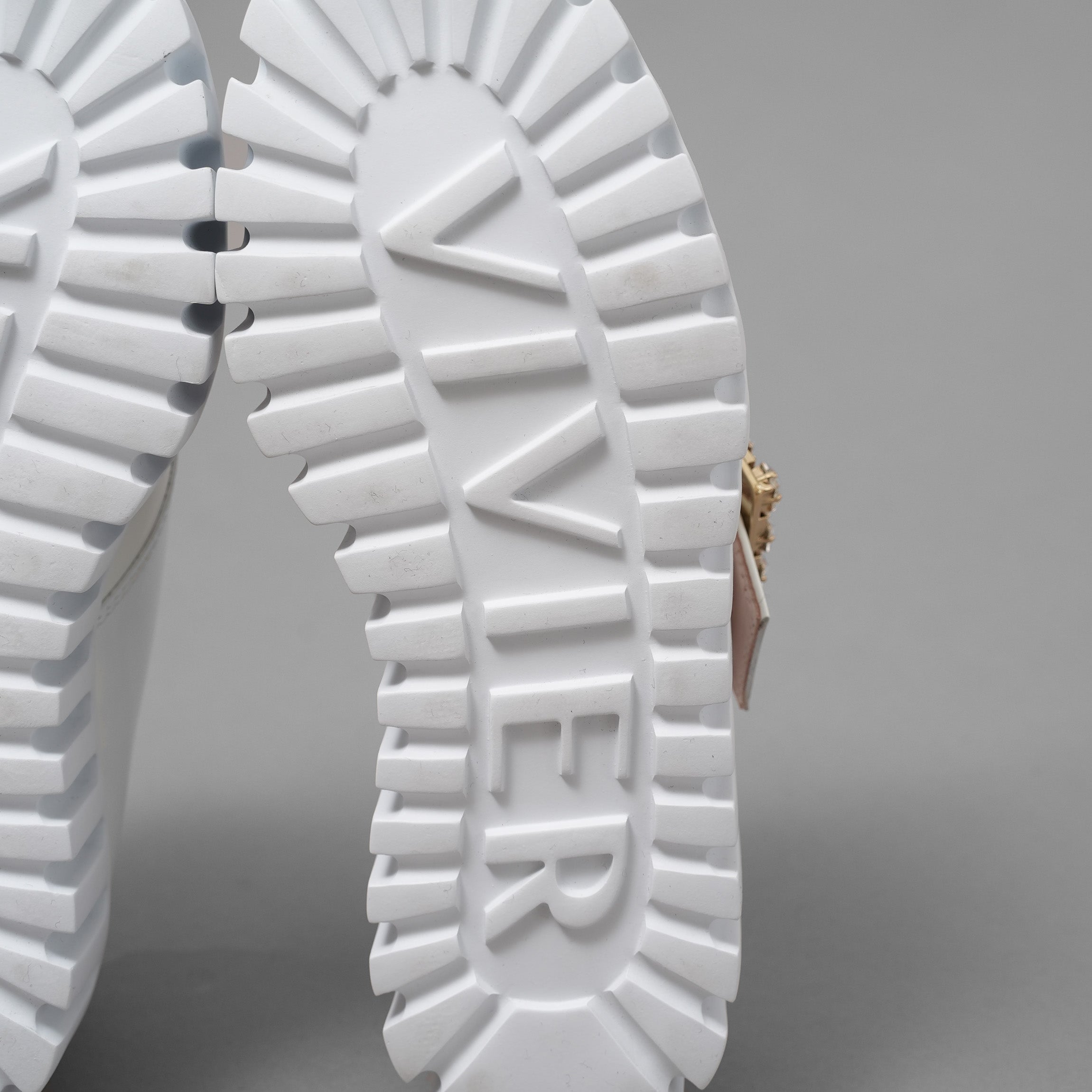 Roger Vivier ロジェ ヴィヴィエ / 美品 22SS Viv' Go-Thick ヴィヴ ゴー シック ストラス バックル パテントレザー ローファー 厚底 シューズ / size 36 (23cm) WHITE レディース