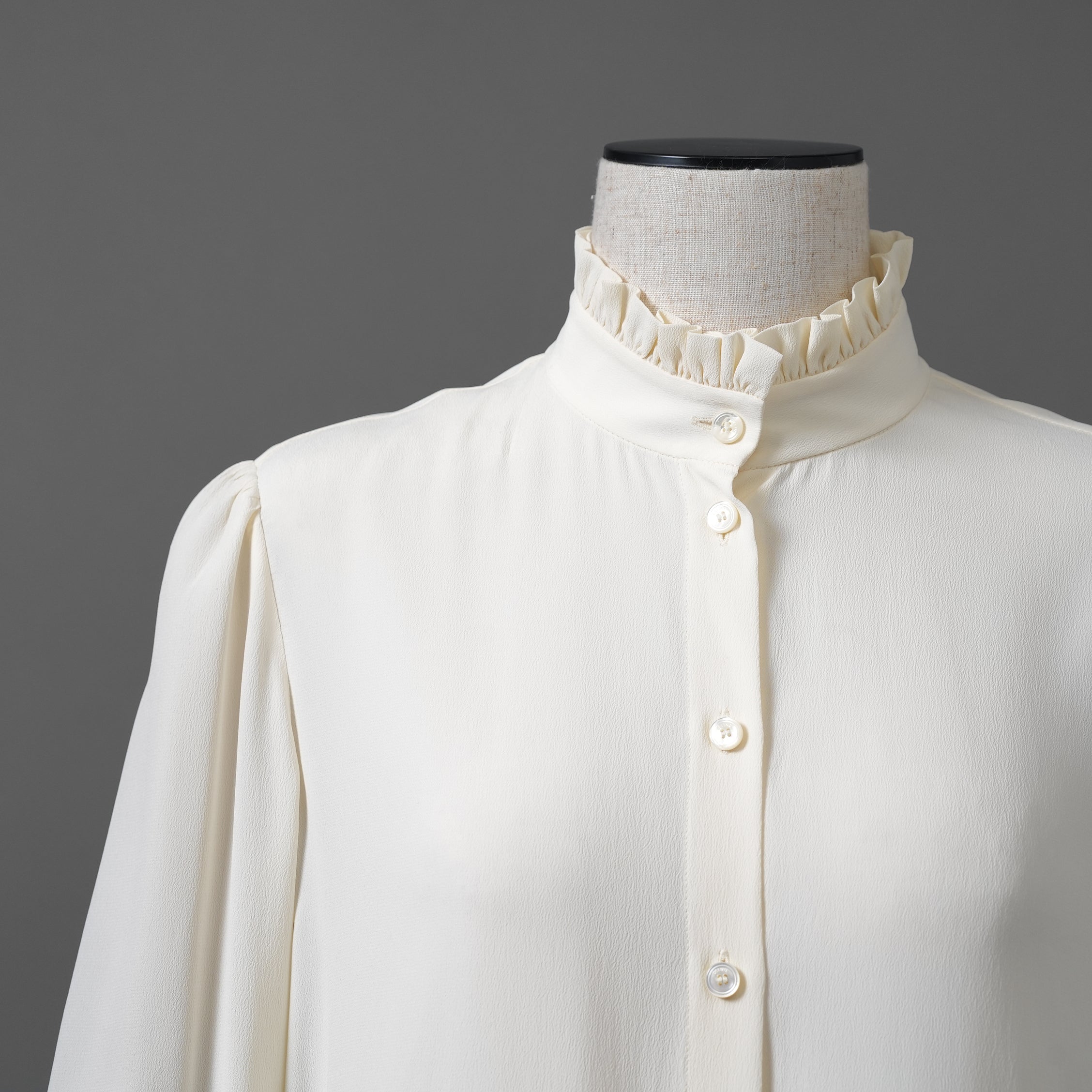 CELINE セリーヌ / 美品 エディ期 / フリル ブラウス / シルククレープ / 長袖シャツ / 2B114008D / size 36 (IVORY WHITE)