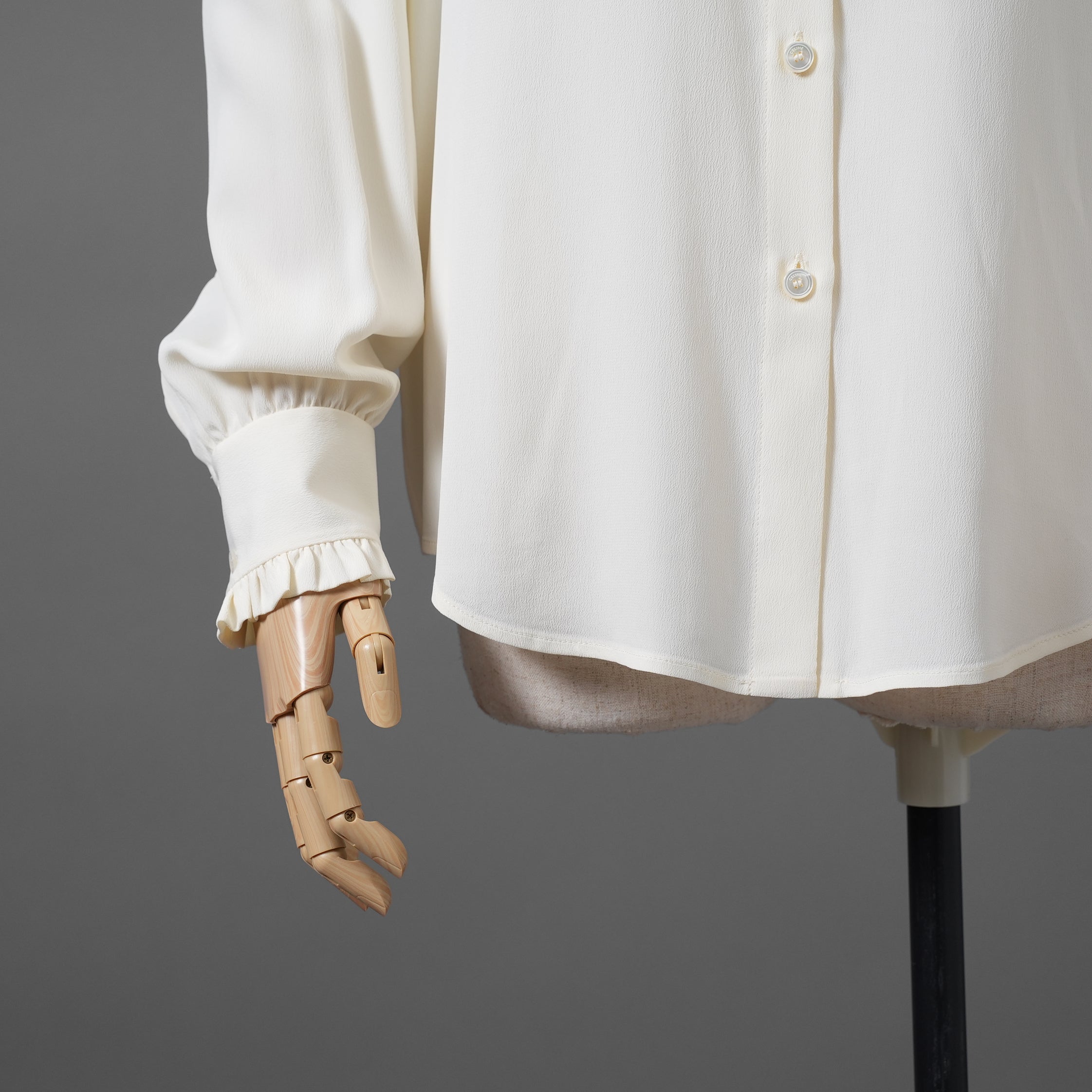 CELINE セリーヌ / 美品 エディ期 / フリル ブラウス / シルククレープ / 長袖シャツ / 2B114008D / size 36 (IVORY WHITE)