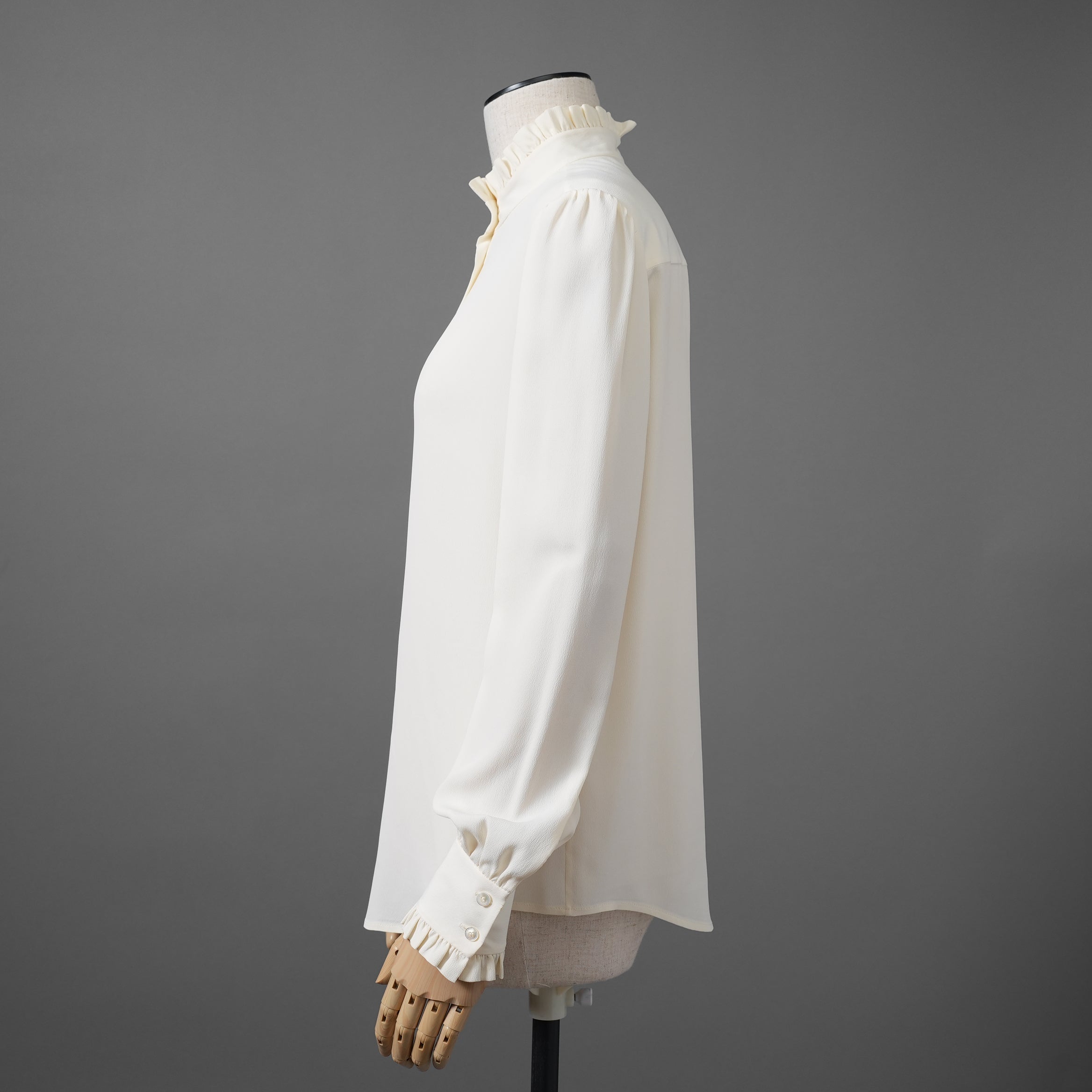 CELINE セリーヌ / 美品 エディ期 / フリル ブラウス / シルククレープ / 長袖シャツ / 2B114008D / size 36 (IVORY WHITE)