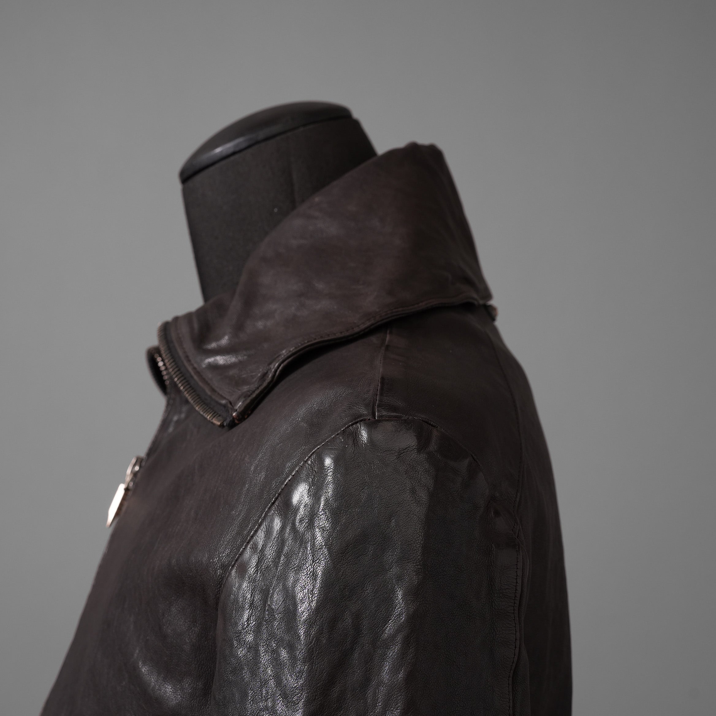 新品 ISAMUKATAYAMA BACKLASH The LINE イサムカタヤマ バックラッシュ / イタリーカーフ 製品染め 襟付きブルゾン T-148 / size M (DARK BROWN)