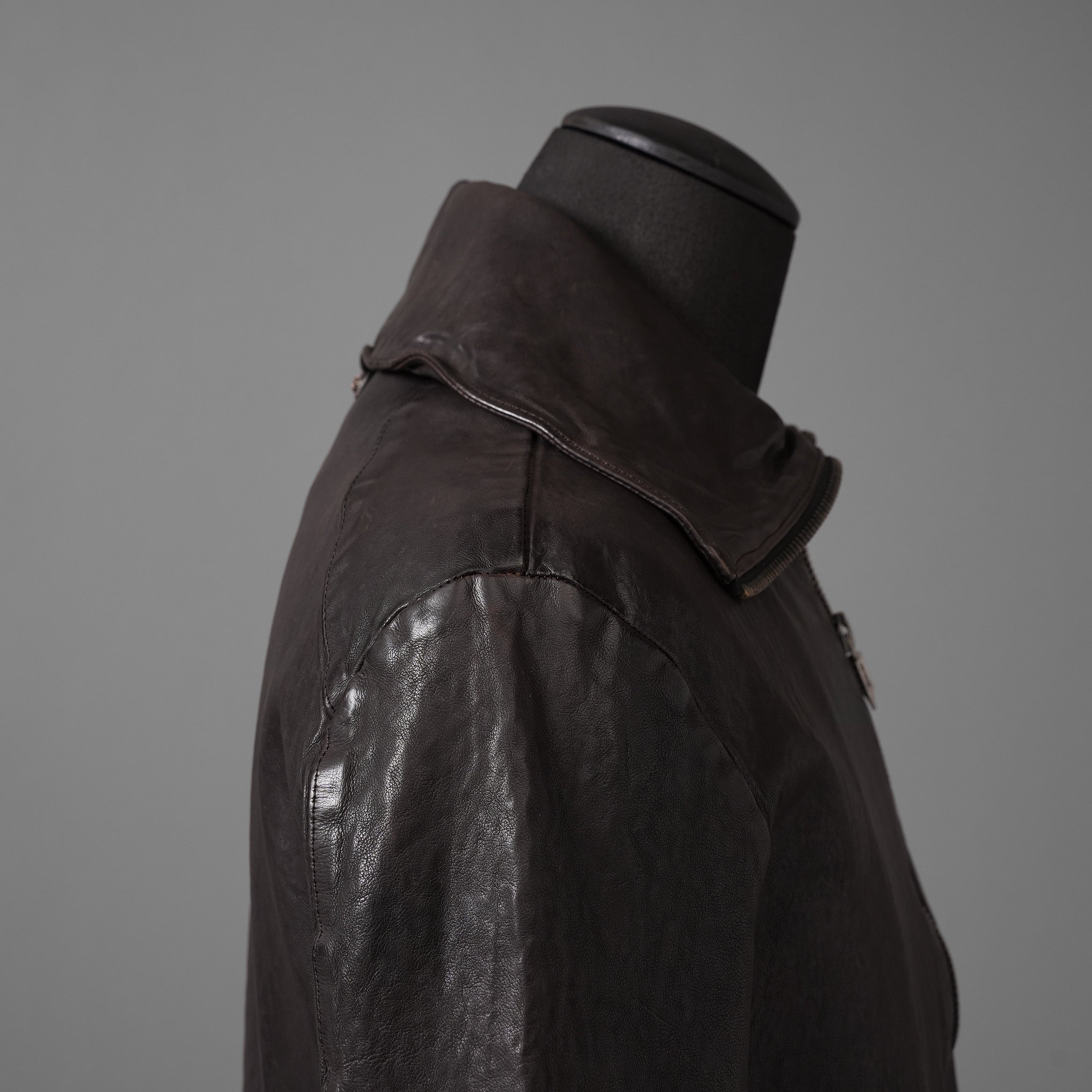 新品 ISAMUKATAYAMA BACKLASH The LINE イサムカタヤマ バックラッシュ / イタリーカーフ 製品染め 襟付きブルゾン T-148 / size M (DARK BROWN)