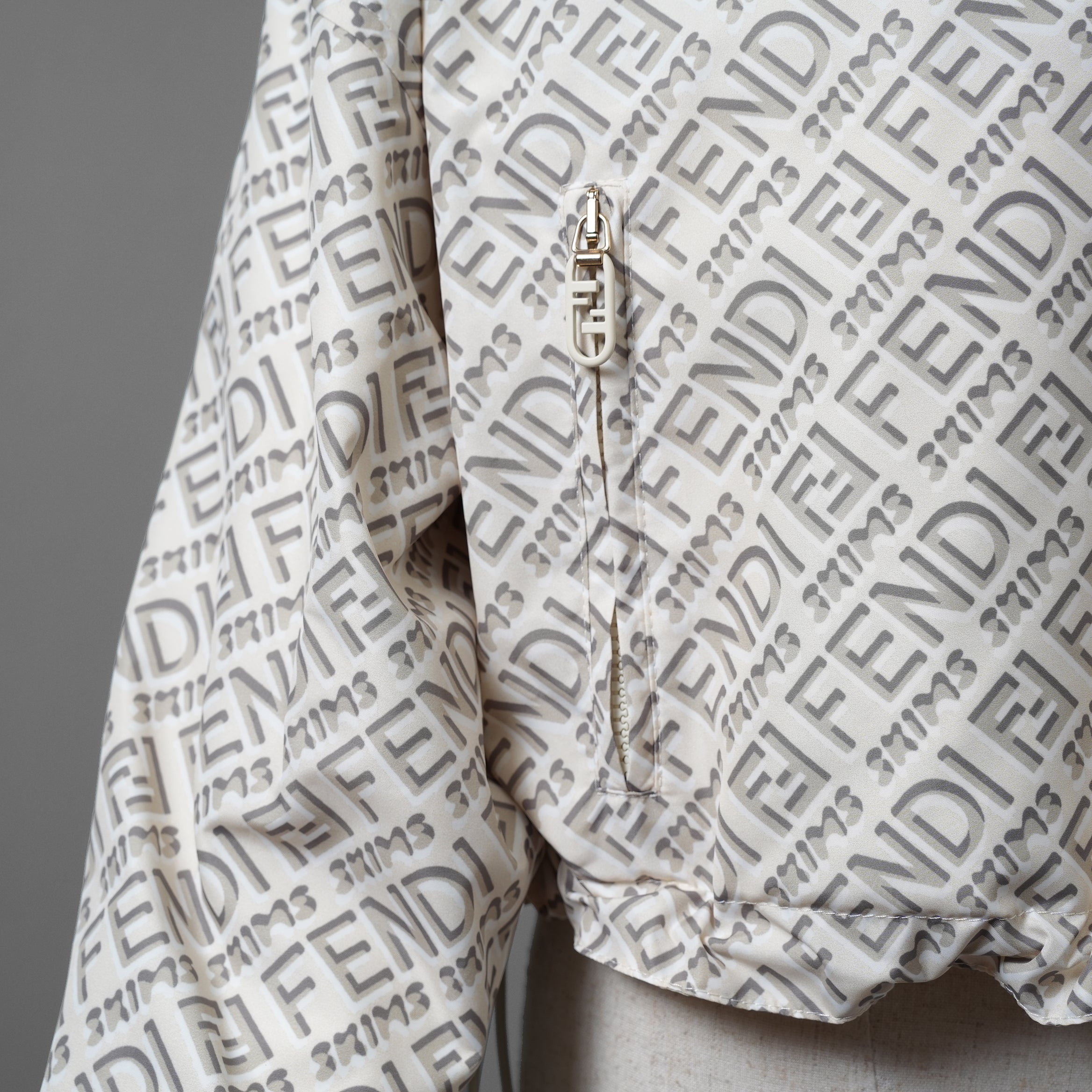Fendi x SKIMS フェンディ / 22SS Reversible Cropped Windbreaker 総柄 リバーシブル クロップド ウインドブレーカー / FAN063 AGNG / size M (WHITE) レディース