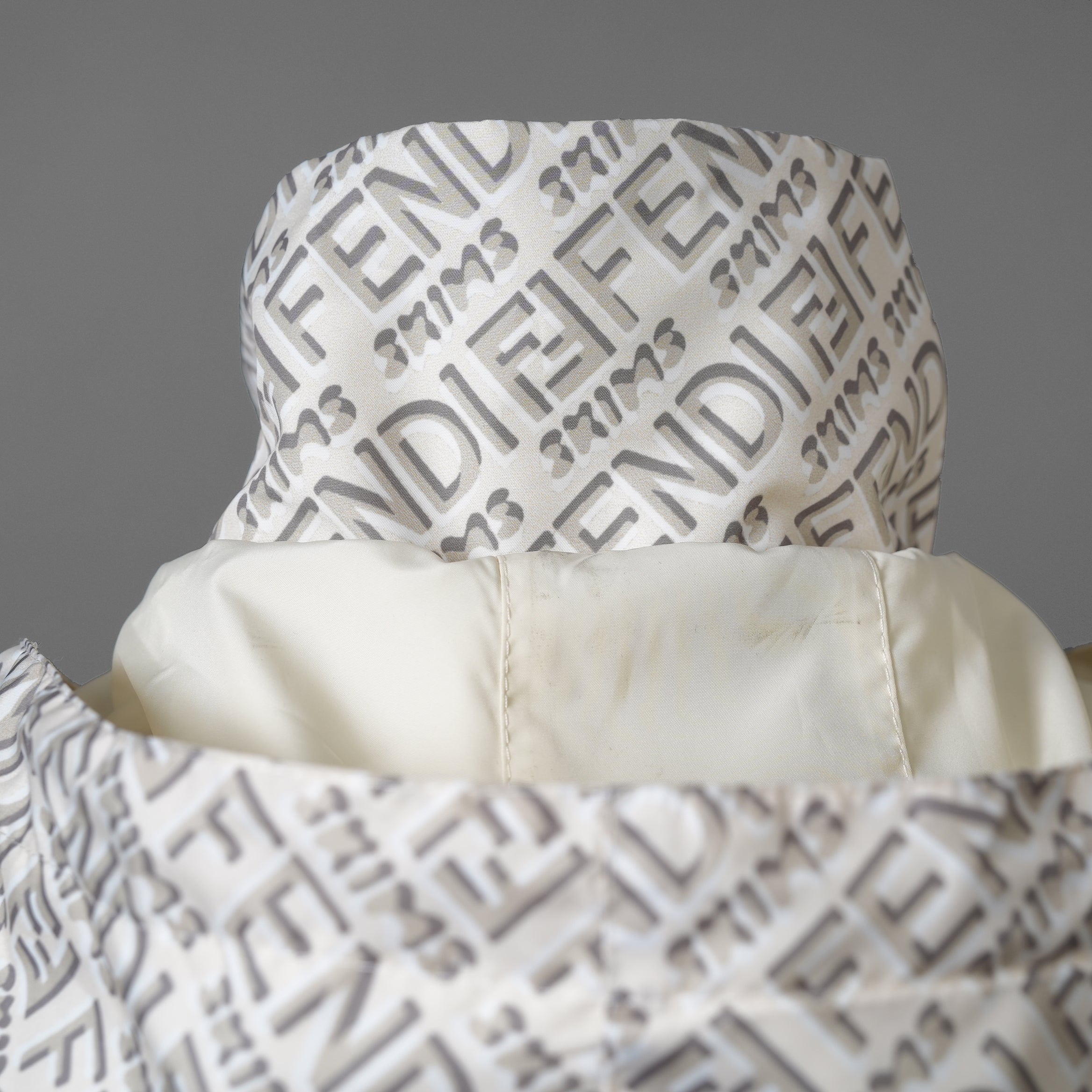 Fendi x SKIMS フェンディ / 22SS Reversible Cropped Windbreaker 総柄 リバーシブル クロップド ウインドブレーカー / FAN063 AGNG / size M (WHITE) レディース