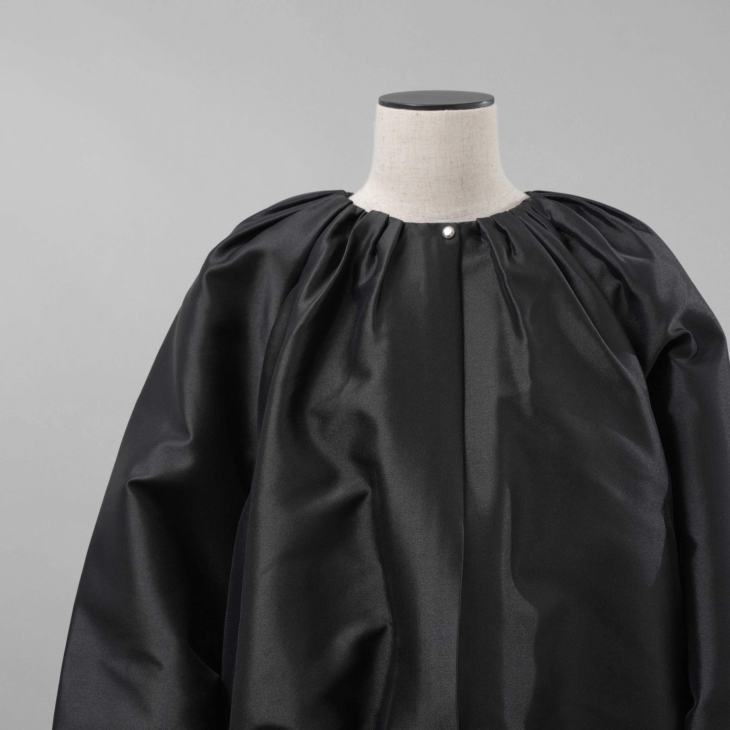 Cruciani クルチアーニ / 美品 21SS タフタ バルーンショートブルゾン ジャケット / CDM0901 / size 40 (BLACK) レディース