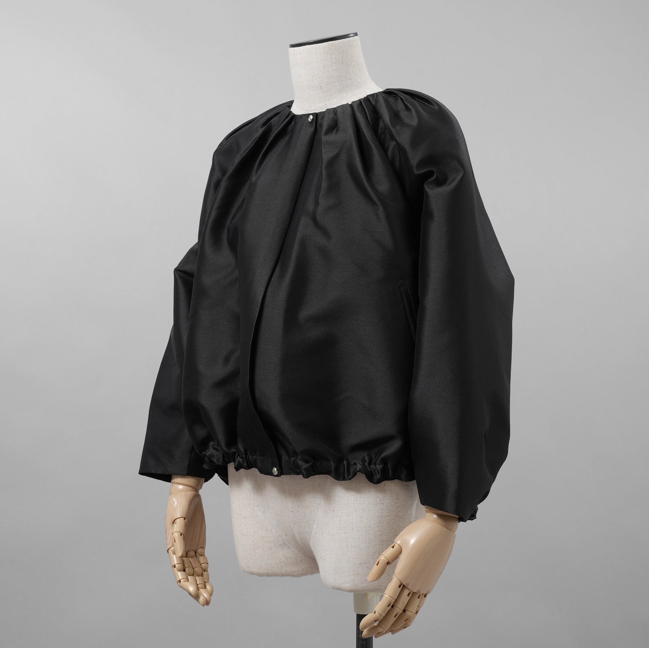 Cruciani クルチアーニ / 美品 21SS タフタ バルーンショートブルゾン ジャケット / CDM0901 / size 40 (BLACK) レディース