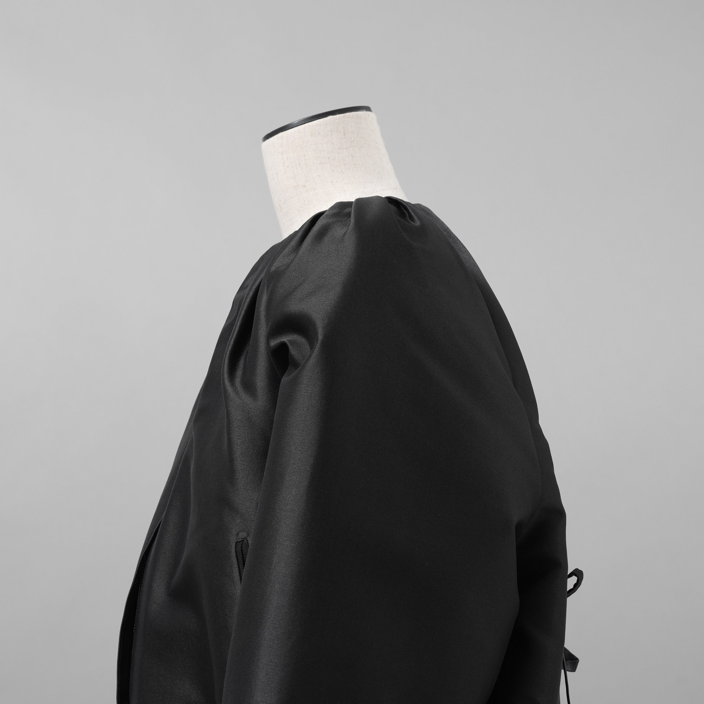 Cruciani クルチアーニ / 美品 21SS タフタ バルーンショートブルゾン ジャケット / CDM0901 / size 40 (BLACK) レディース