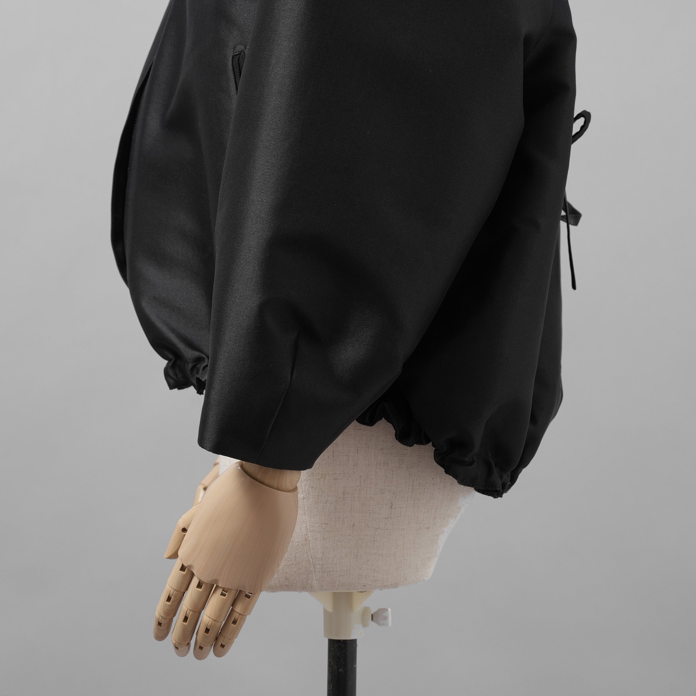 Cruciani クルチアーニ / 美品 21SS タフタ バルーンショートブルゾン ジャケット / CDM0901 / size 40 (BLACK) レディース