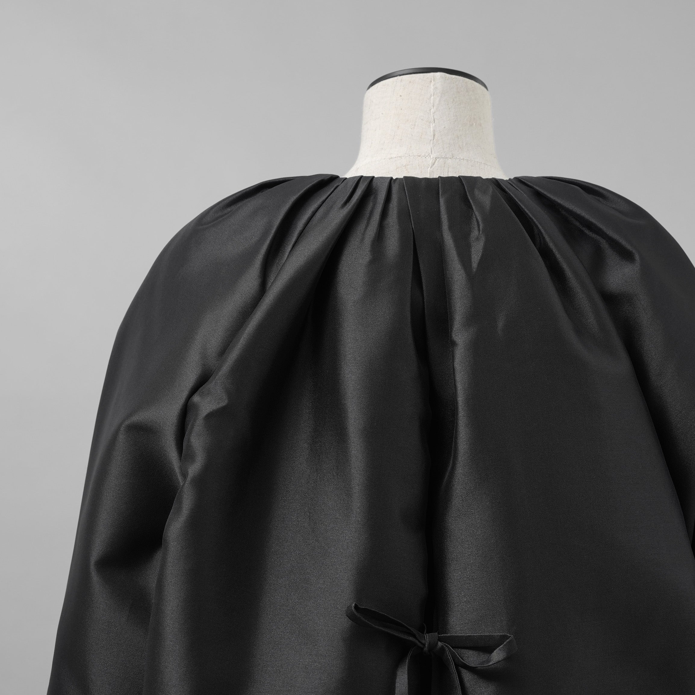 Cruciani クルチアーニ / 美品 21SS タフタ バルーンショートブルゾン ジャケット / CDM0901 / size 40 (BLACK) レディース