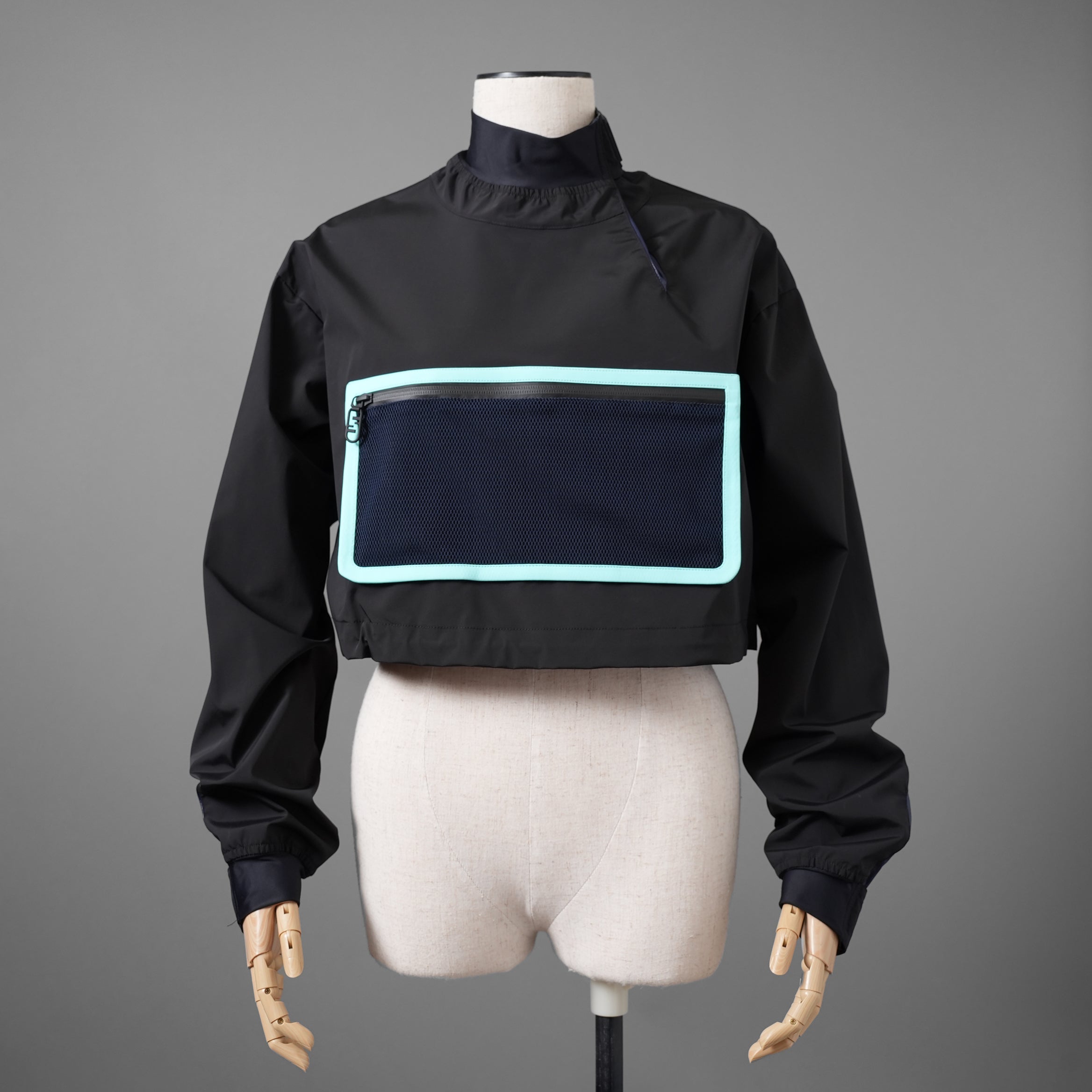 FENDIフェンディ / 2022 RESORT COLLECTION / クロップド丈 ナイロン ウィンドブレーカー / FAN108 AK80 / size M (BLACK) レディース