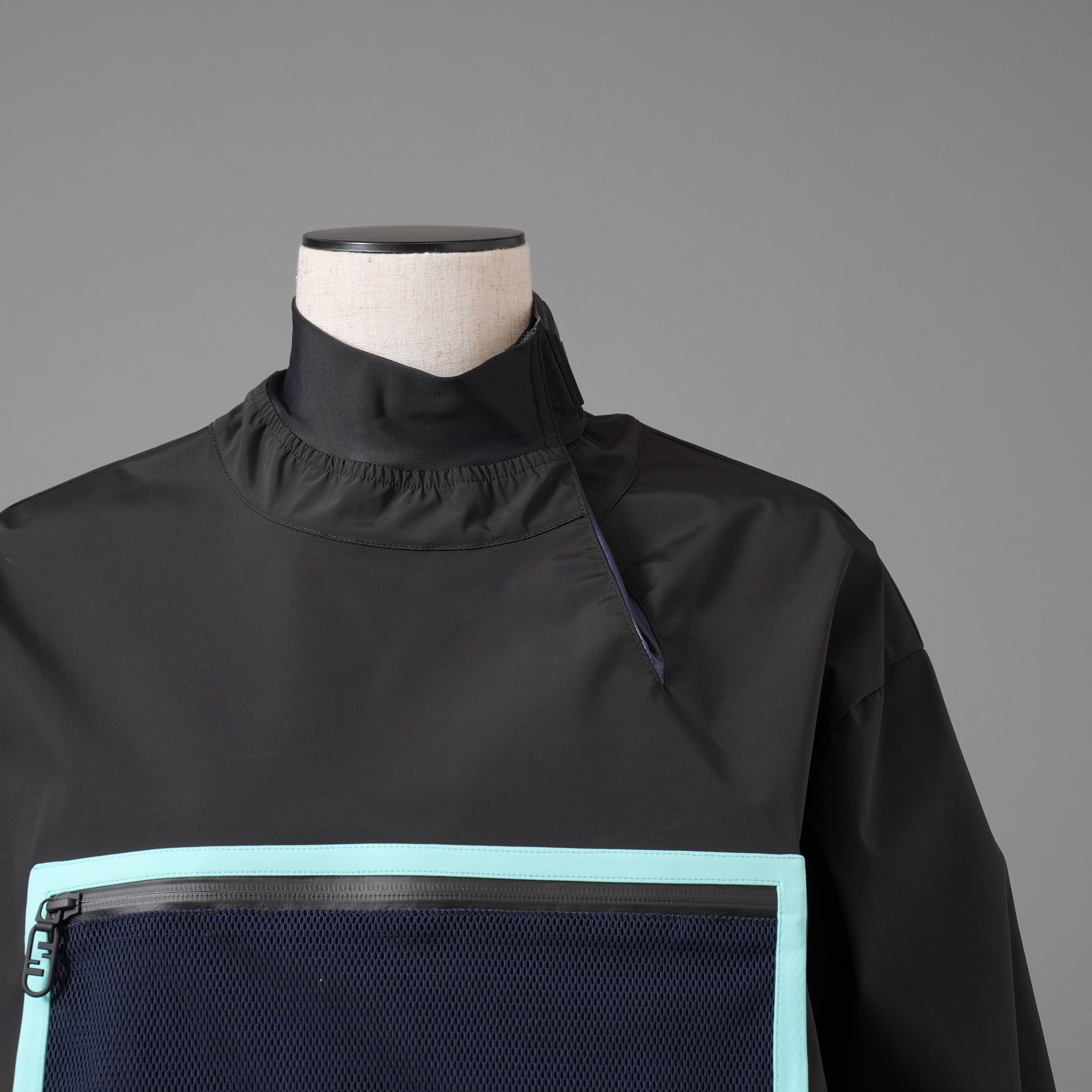 FENDIフェンディ / 2022 RESORT COLLECTION / クロップド丈 ナイロン ウィンドブレーカー / FAN108 AK80 / size M (BLACK) レディース