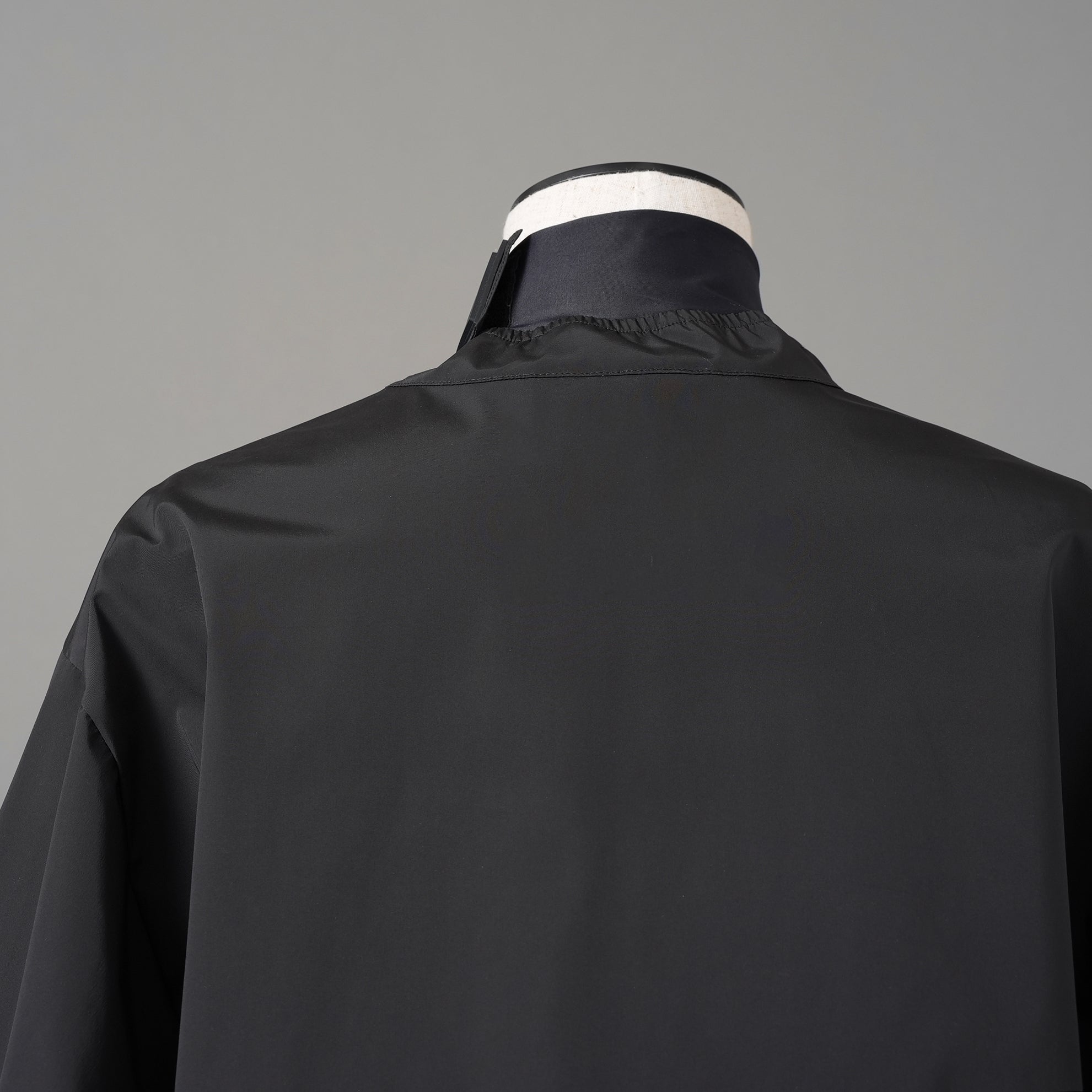 FENDIフェンディ / 2022 RESORT COLLECTION / クロップド丈 ナイロン ウィンドブレーカー / FAN108 AK80 / size M (BLACK) レディース