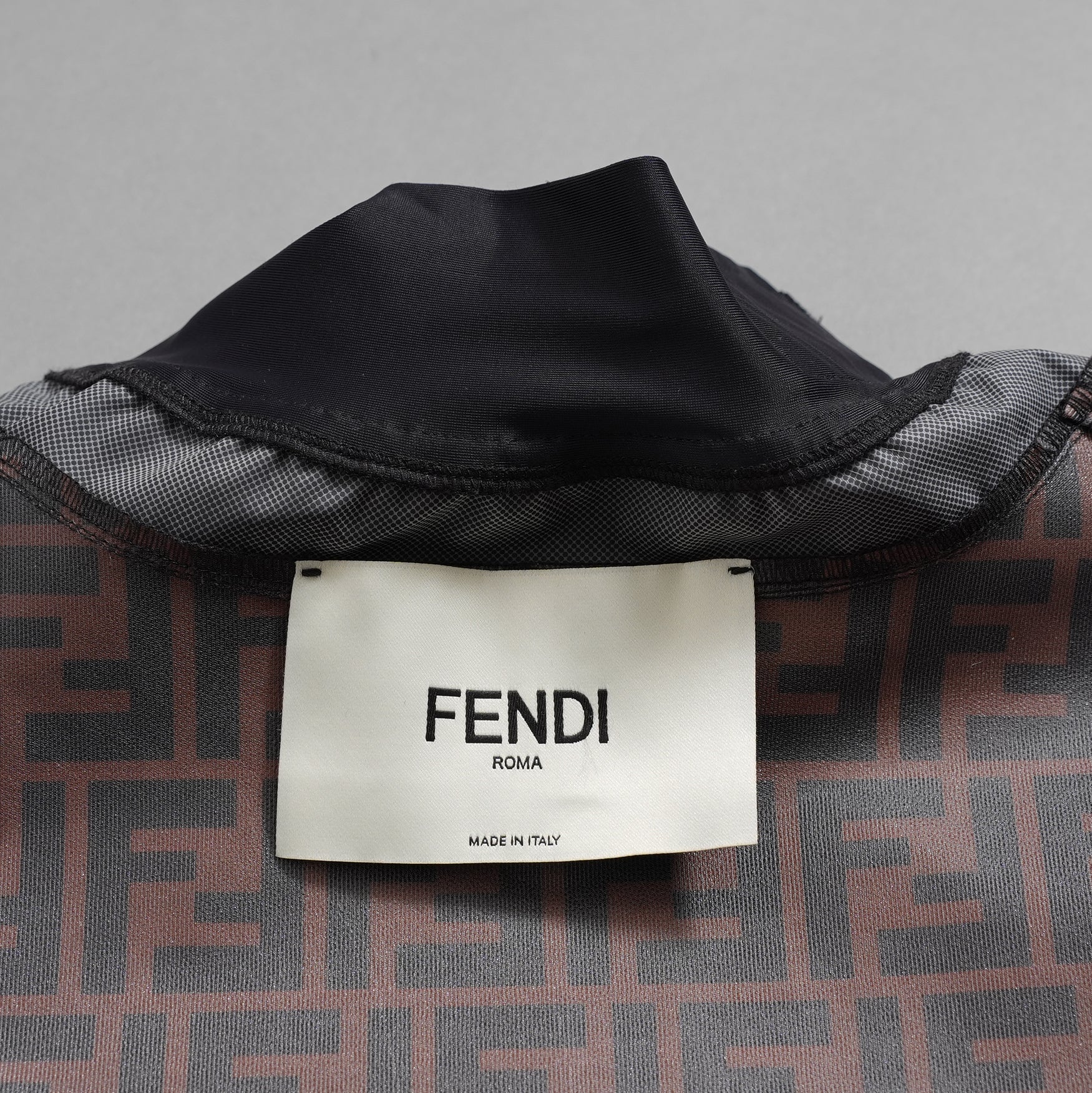 FENDIフェンディ / 2022 RESORT COLLECTION / クロップド丈 ナイロン ウィンドブレーカー / FAN108 AK80 / size M (BLACK) レディース