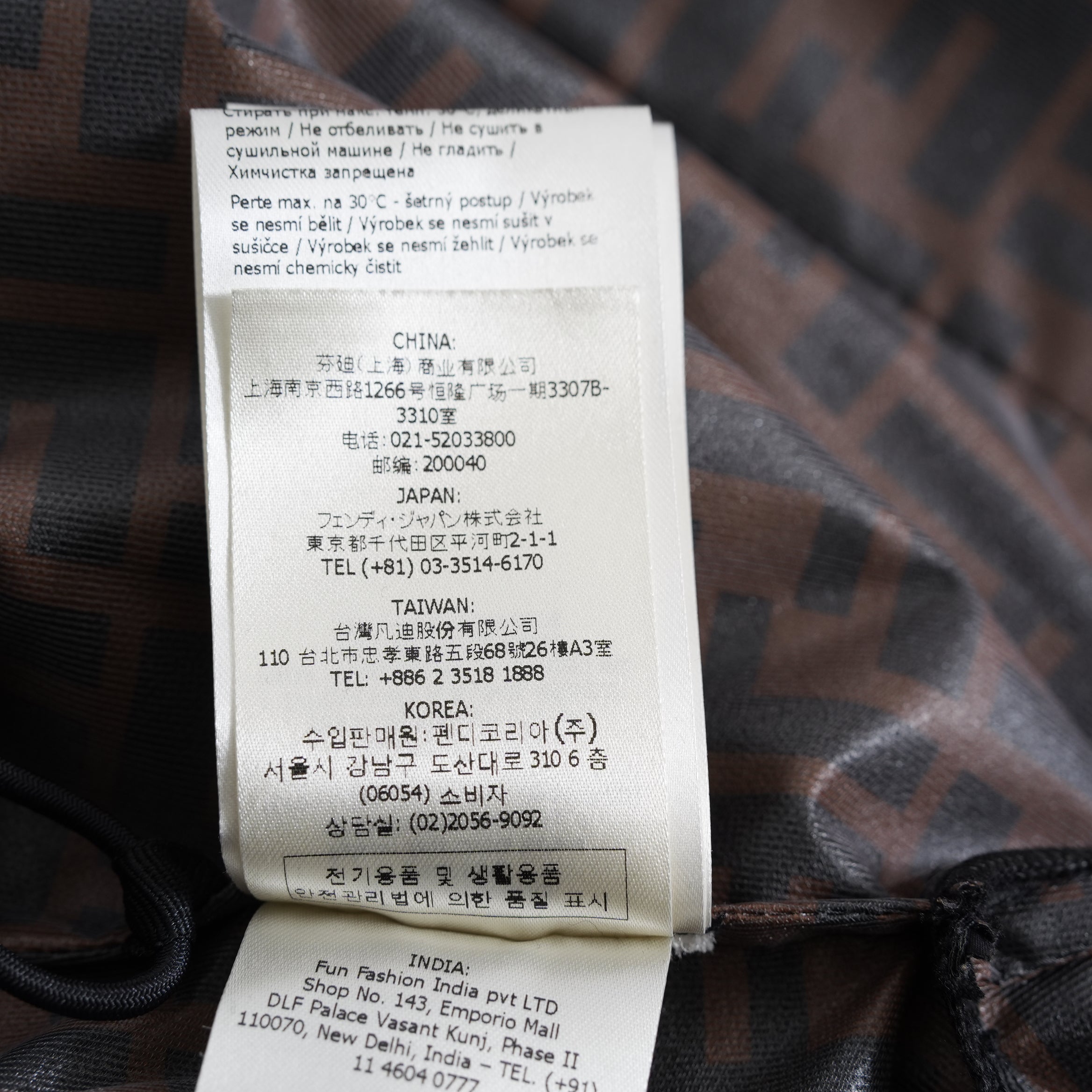 FENDIフェンディ / 2022 RESORT COLLECTION / クロップド丈 ナイロン ウィンドブレーカー / FAN108 AK80 / size M (BLACK) レディース