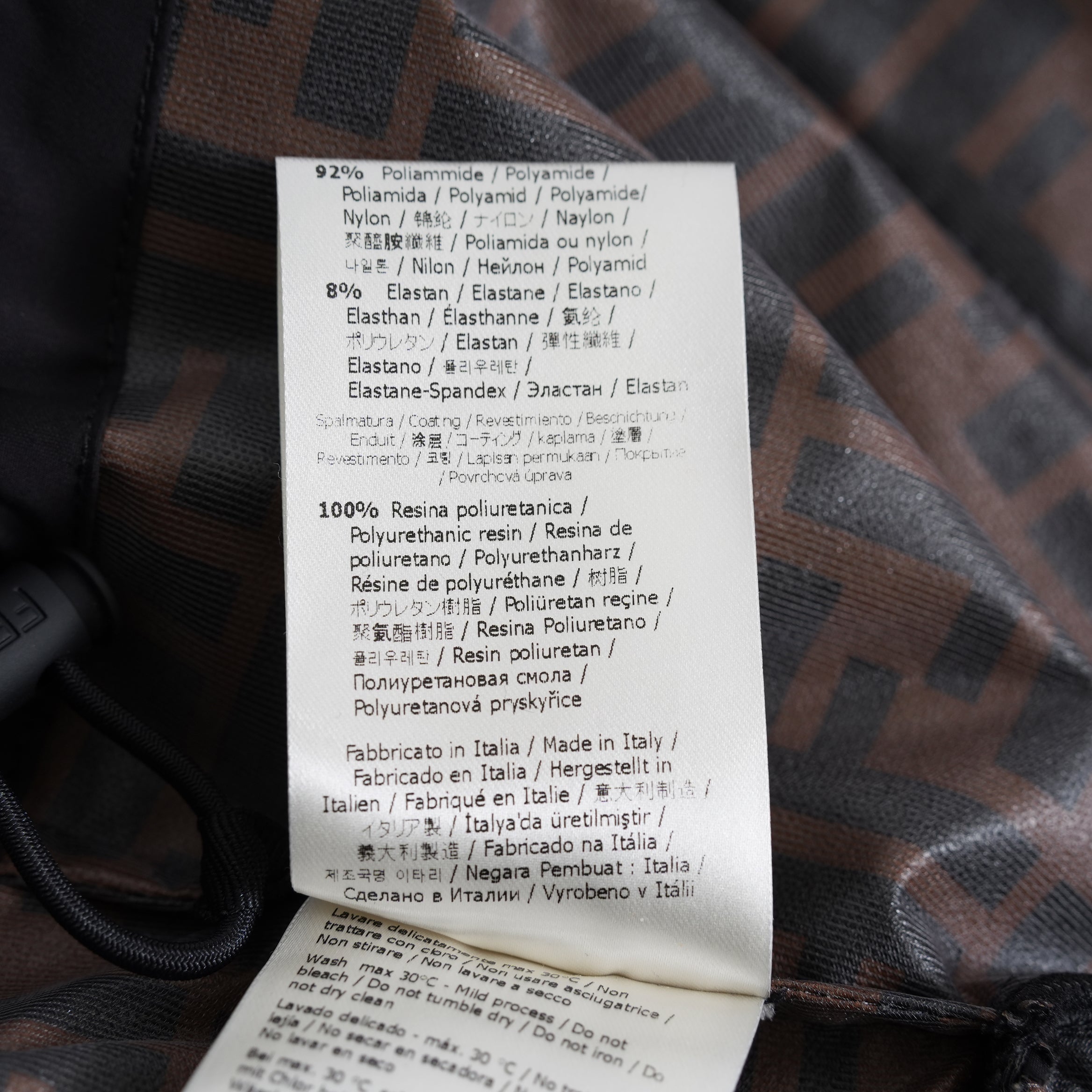 FENDIフェンディ / 2022 RESORT COLLECTION / クロップド丈 ナイロン ウィンドブレーカー / FAN108 AK80 / size M (BLACK) レディース