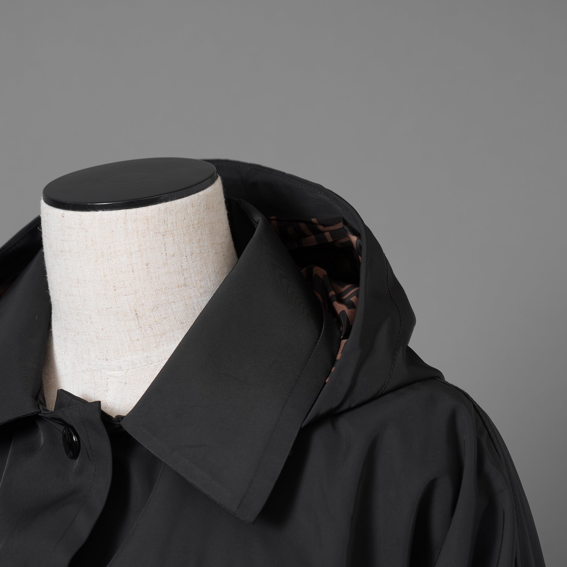 FENDIフェンディ / 20AW クロップド丈 ナイロン ウィンドブレーカー / FAA490 ADHQ / size M (BLACK) レディース