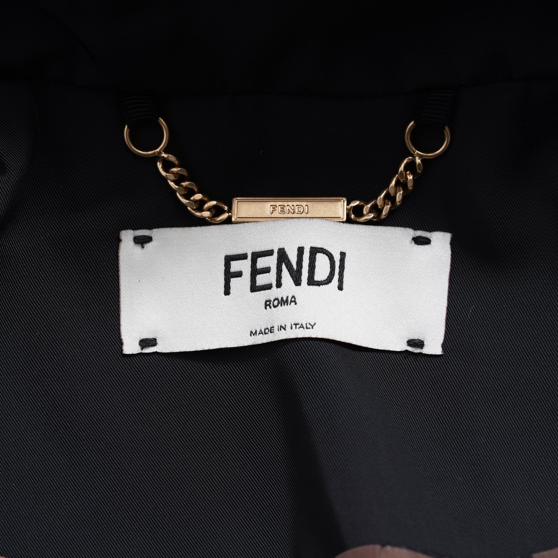 FENDIフェンディ / 20AW クロップド丈 ナイロン ウィンドブレーカー / FAA490 ADHQ / size M (BLACK) レディース