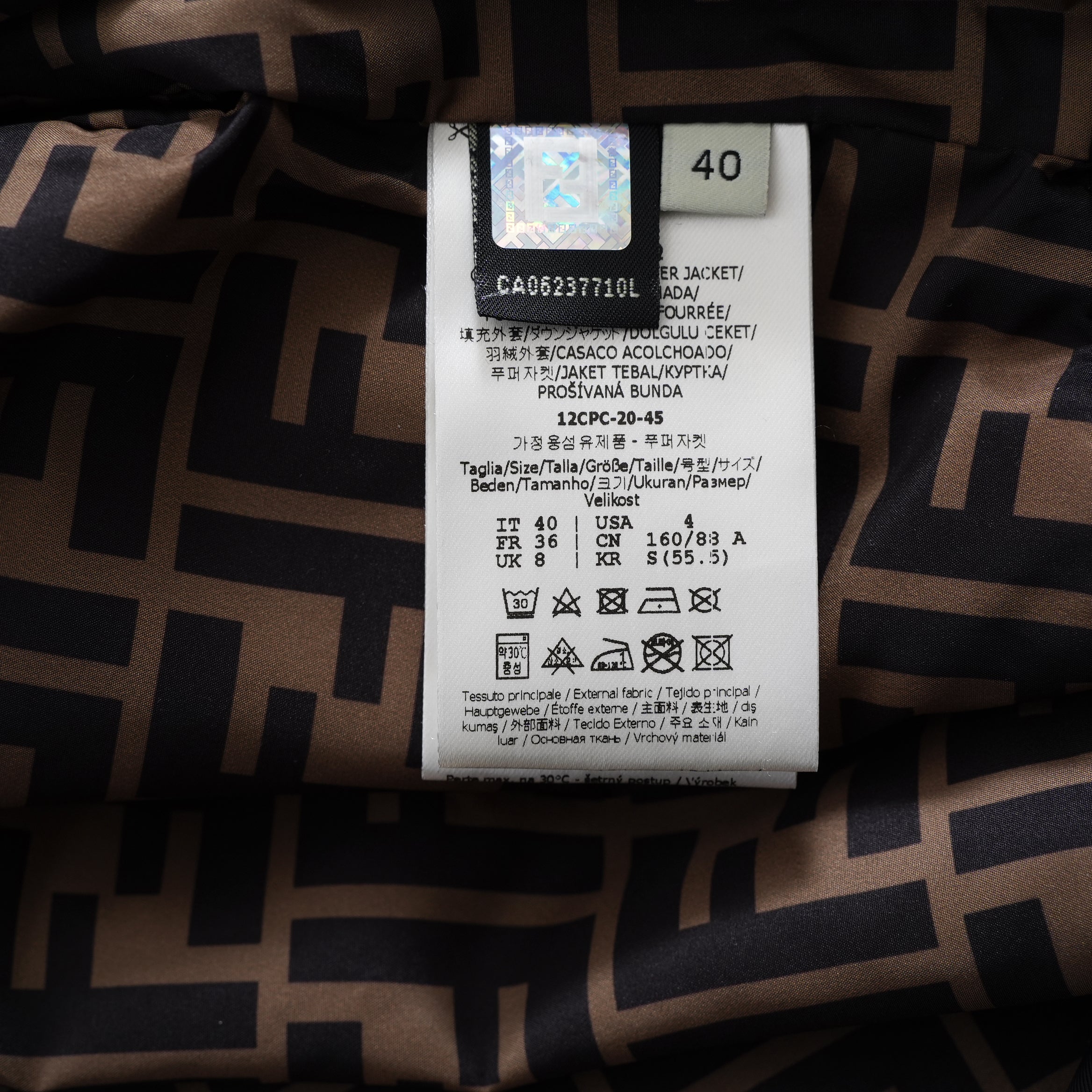 FENDIフェンディ / 20AW クロップド丈 ナイロン ウィンドブレーカー / FAA490 ADHQ / size M (BLACK) レディース